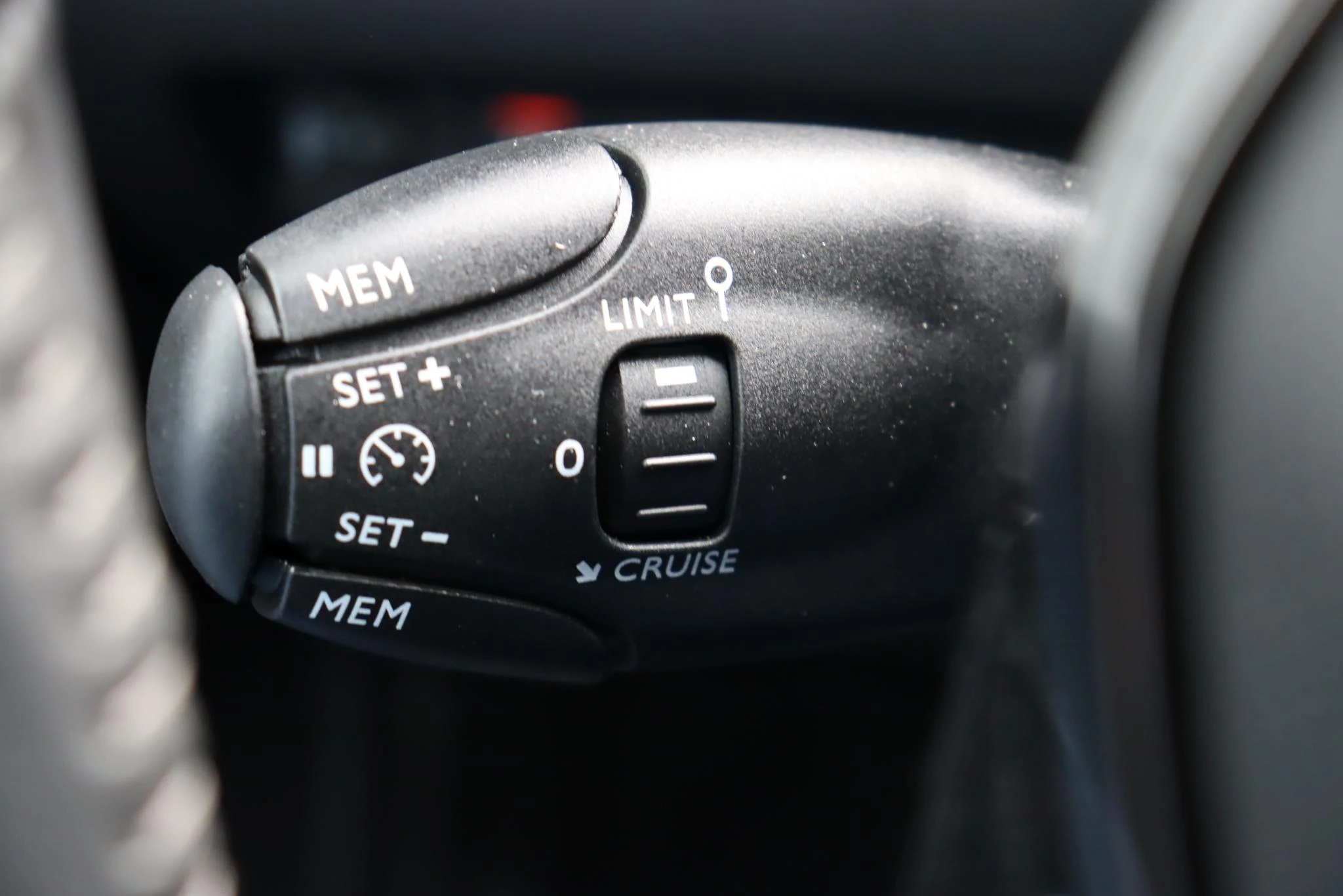 Hoofdafbeelding Peugeot e-2008