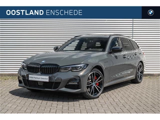 BMW 3 Serie Touring 330e xDrive M Sport Automaat / Trekhaak / Panoramadak / Sportstoelen / Comfort Access / Achteruitrijcamera / Laserlight / Head-Up / Active Cruise Control