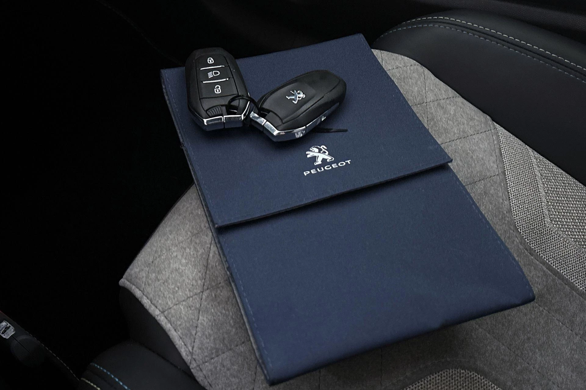 Hoofdafbeelding Peugeot e-208