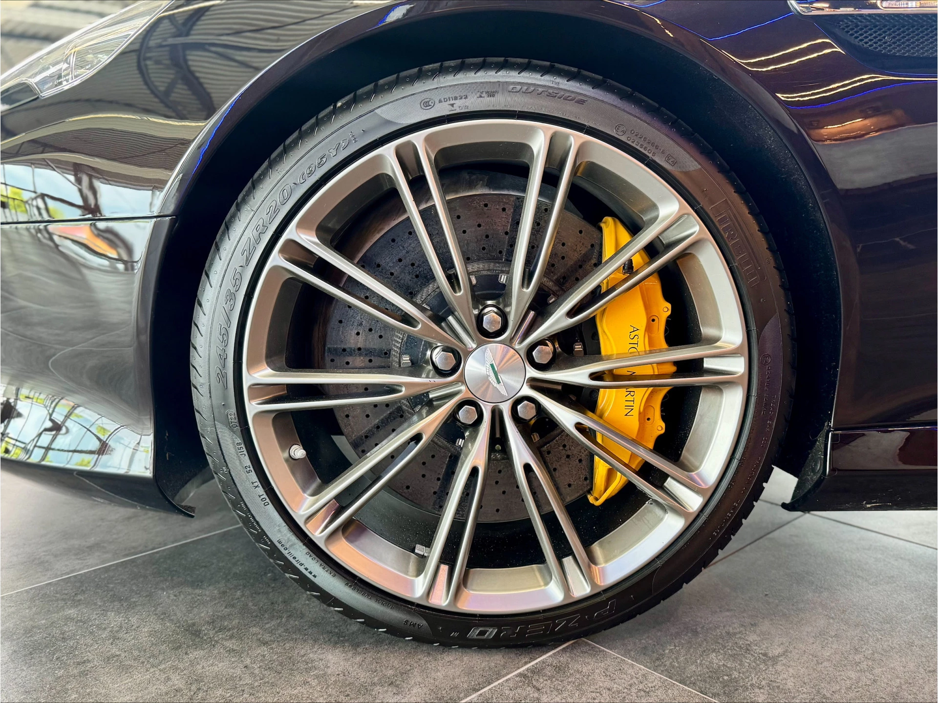 Hoofdafbeelding Aston Martin V12 Virage