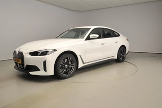BMW i4 Gran Coupe eDrive40 | LED | HUD | Active cruise | Sportstoelen | Stoelverwarming | Keyles go | DAb | Alu 18 inch