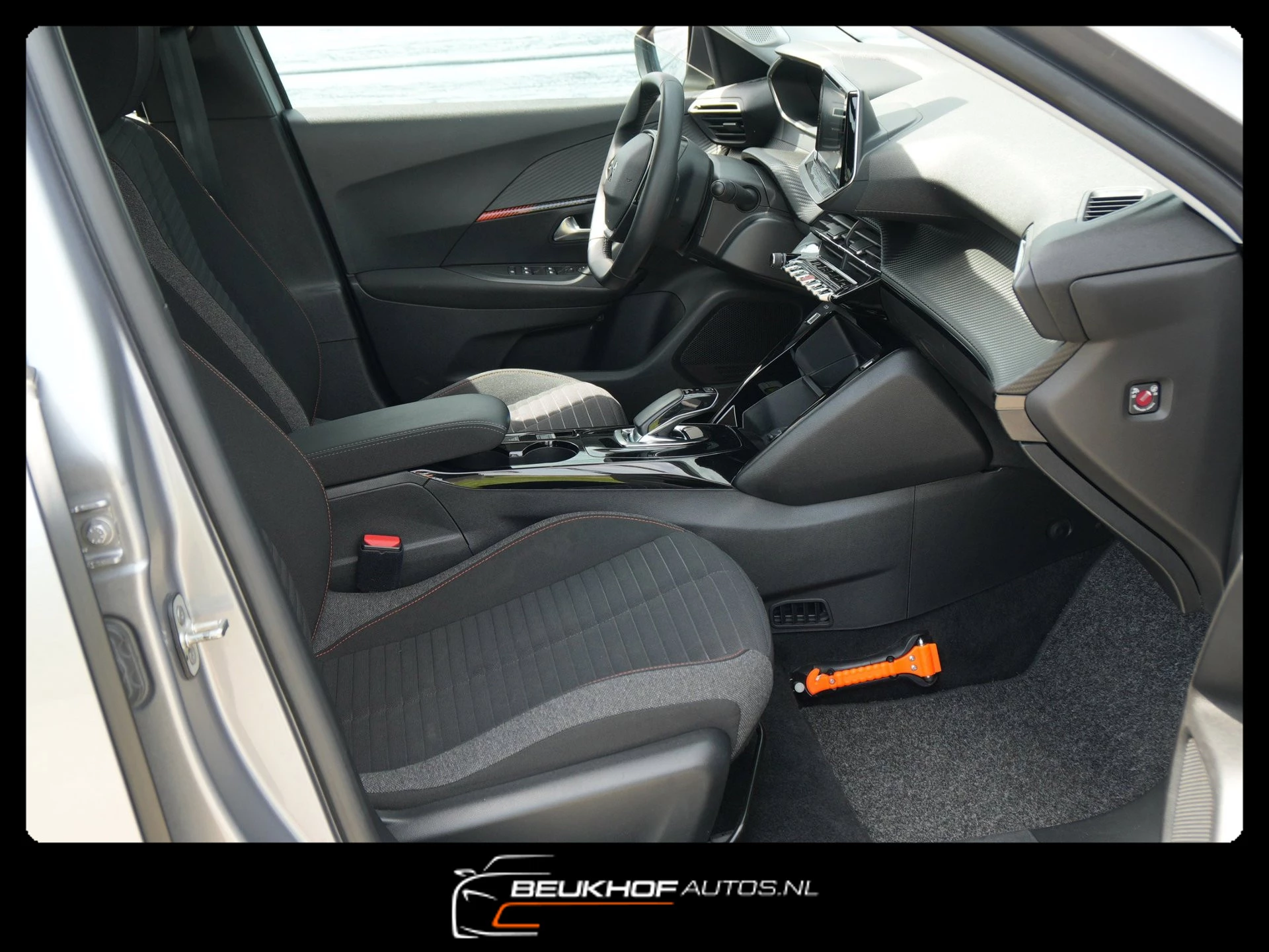 Hoofdafbeelding Peugeot e-2008