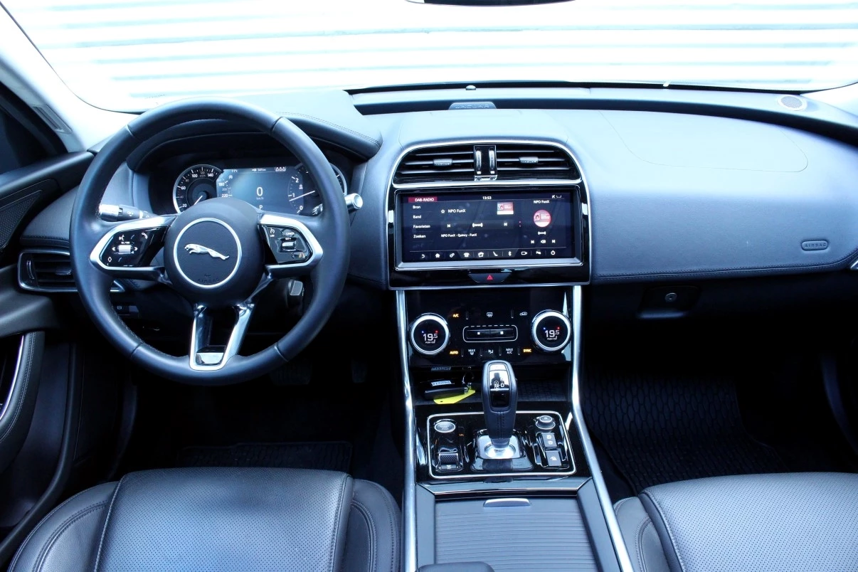 Hoofdafbeelding Jaguar XE