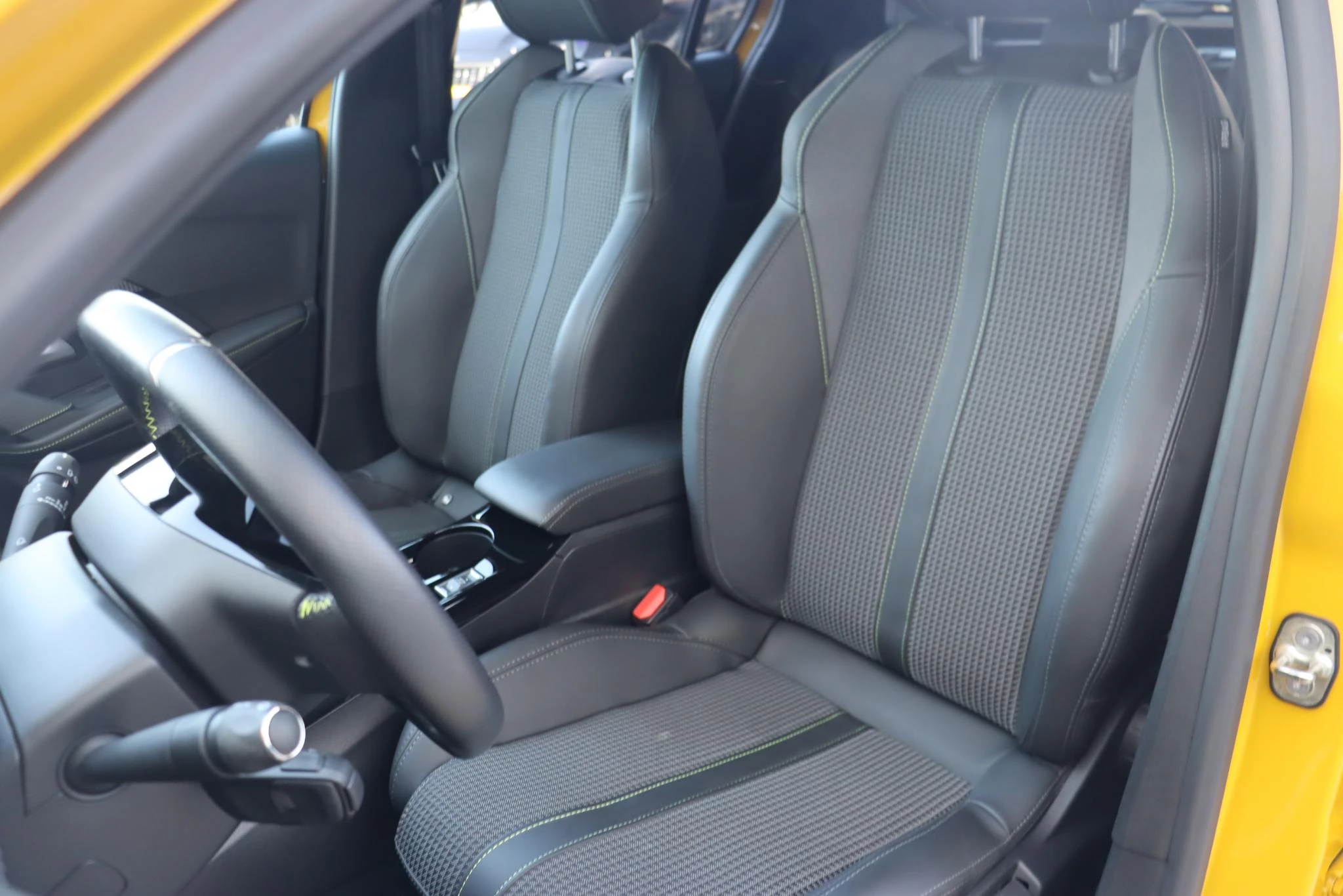Hoofdafbeelding Peugeot e-208