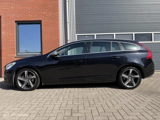 Volvo V60 1.6 T3 R-Design - 18inch - orig. NL -