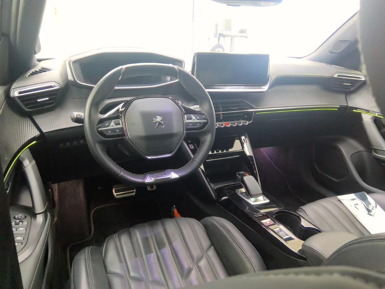 Hoofdafbeelding Peugeot e-2008