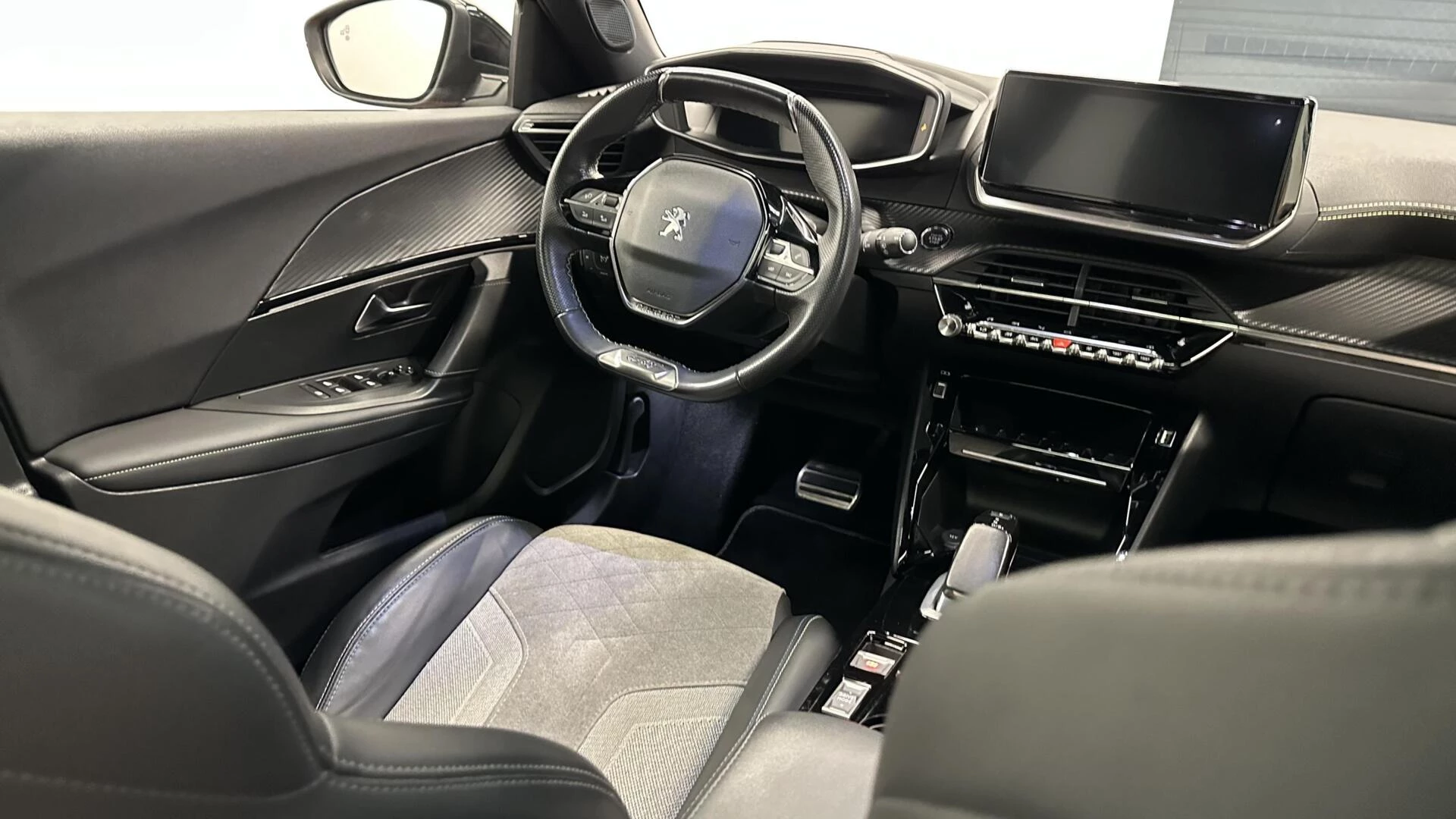 Hoofdafbeelding Peugeot e-2008