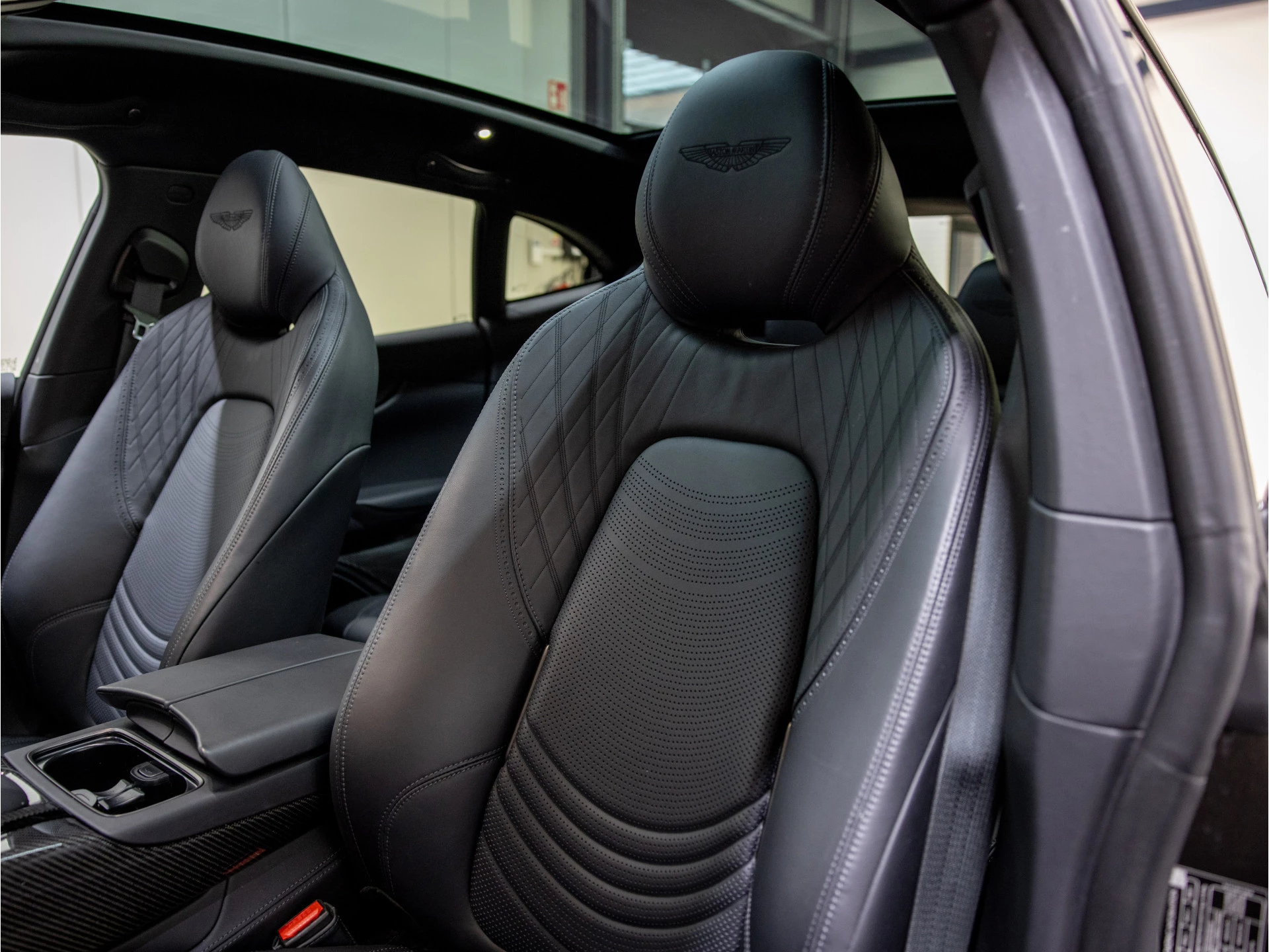 Hoofdafbeelding Aston Martin DBX