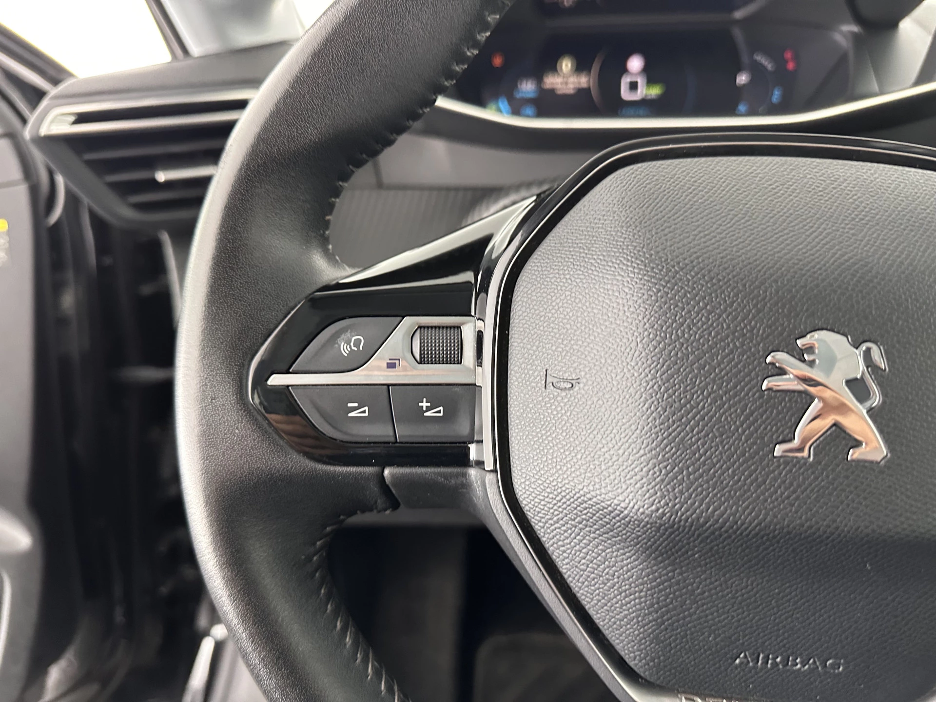 Hoofdafbeelding Peugeot e-208