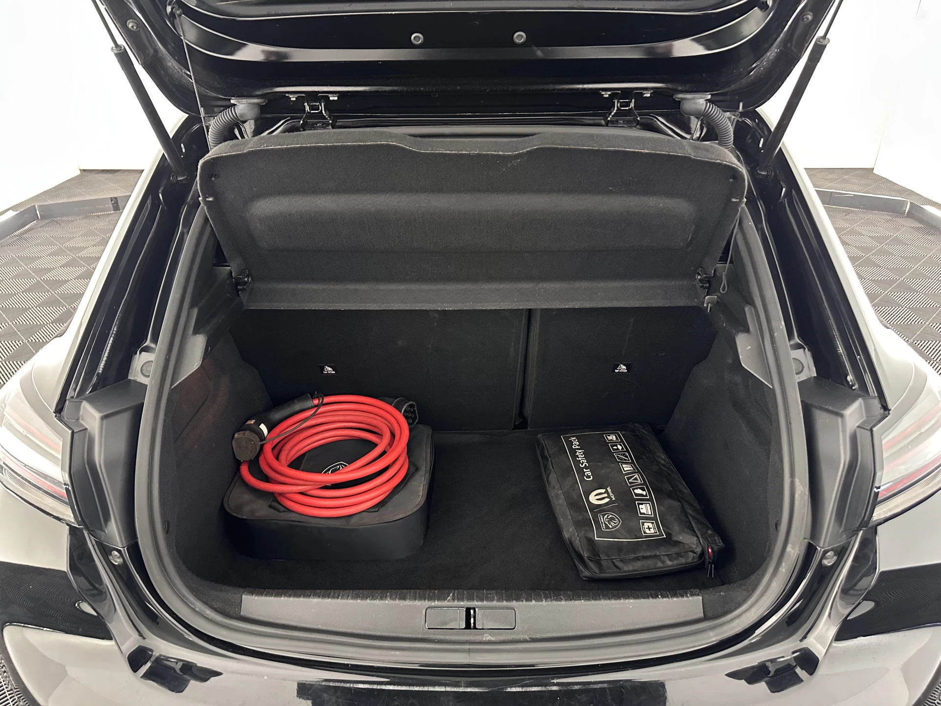 Hoofdafbeelding Peugeot e-208