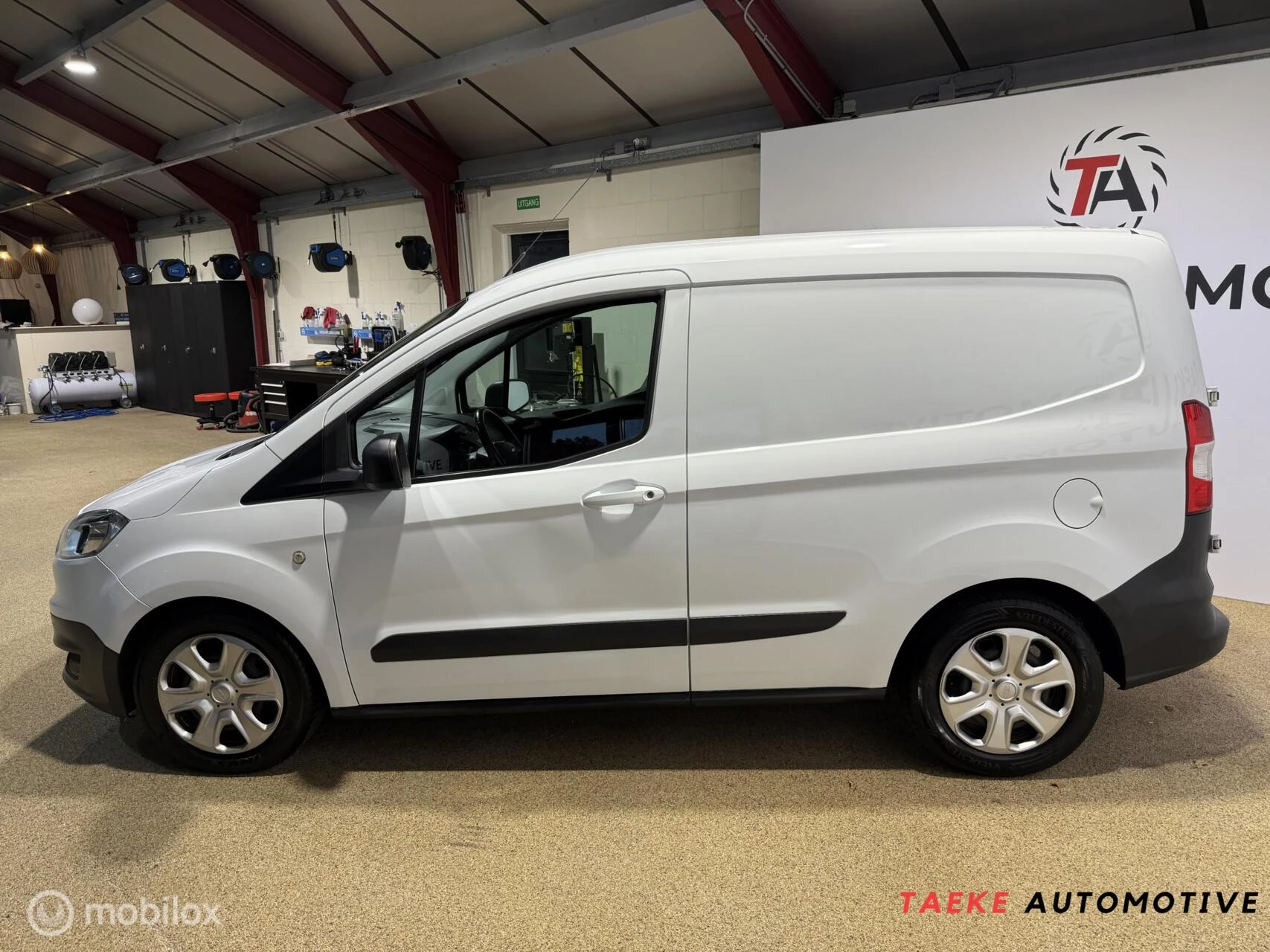 Hoofdafbeelding Ford Transit Courier