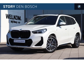 BMW X1 xDrive23i M Sport Automaat / Panoramadak / Trekhaak / Sportstoelen / Adaptieve LED / M Adaptief onderstel / Parking Assistant Plus / Head-Up / Comfort Access