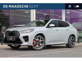 BMW iX2 eDrive20 M Sport / Panoramadak / Trekhaak / Sportstoelen / Adaptieve LED / M Adaptief onderstel / Parking Assistant Plus / Comfort Access