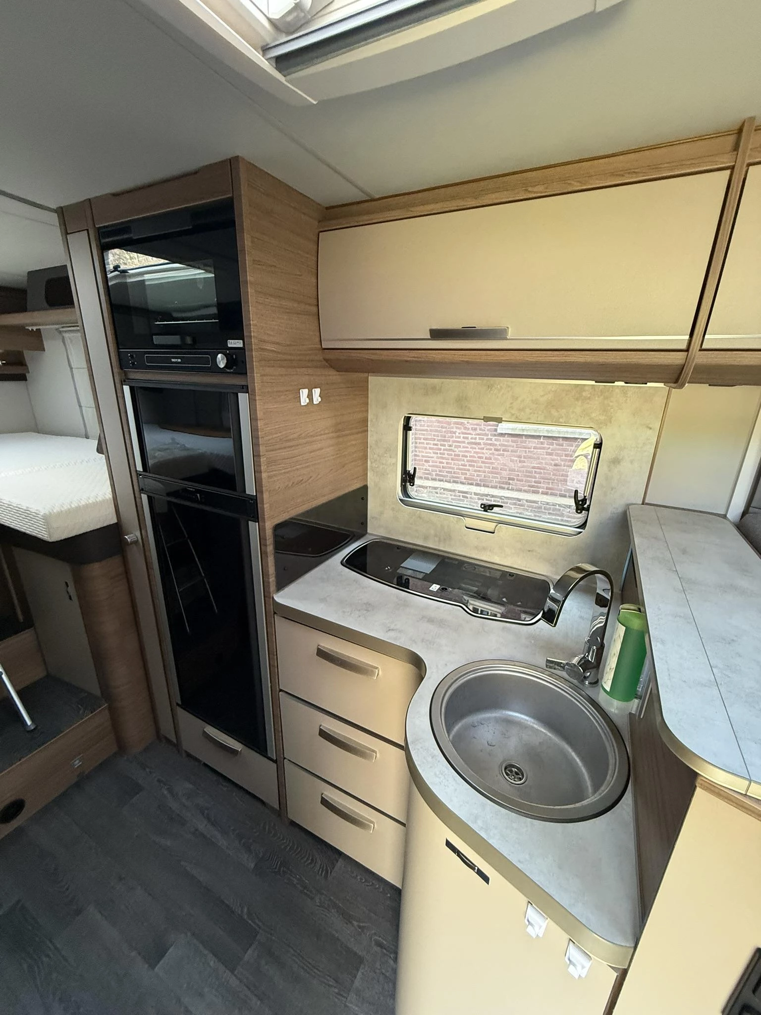 Hoofdafbeelding Knaus R12 700 MEG Live 3300Km. Nieuwstaat, zeer compleet