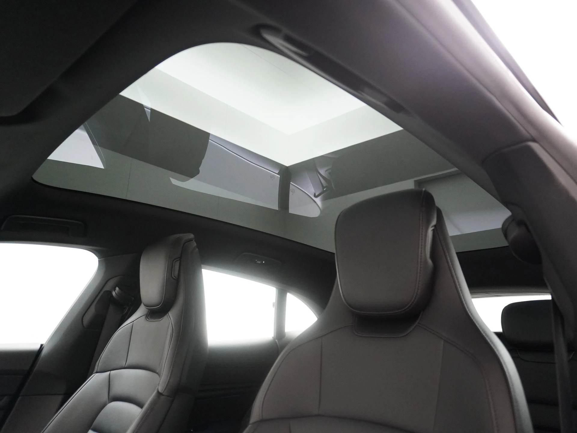 Hoofdafbeelding Porsche Taycan