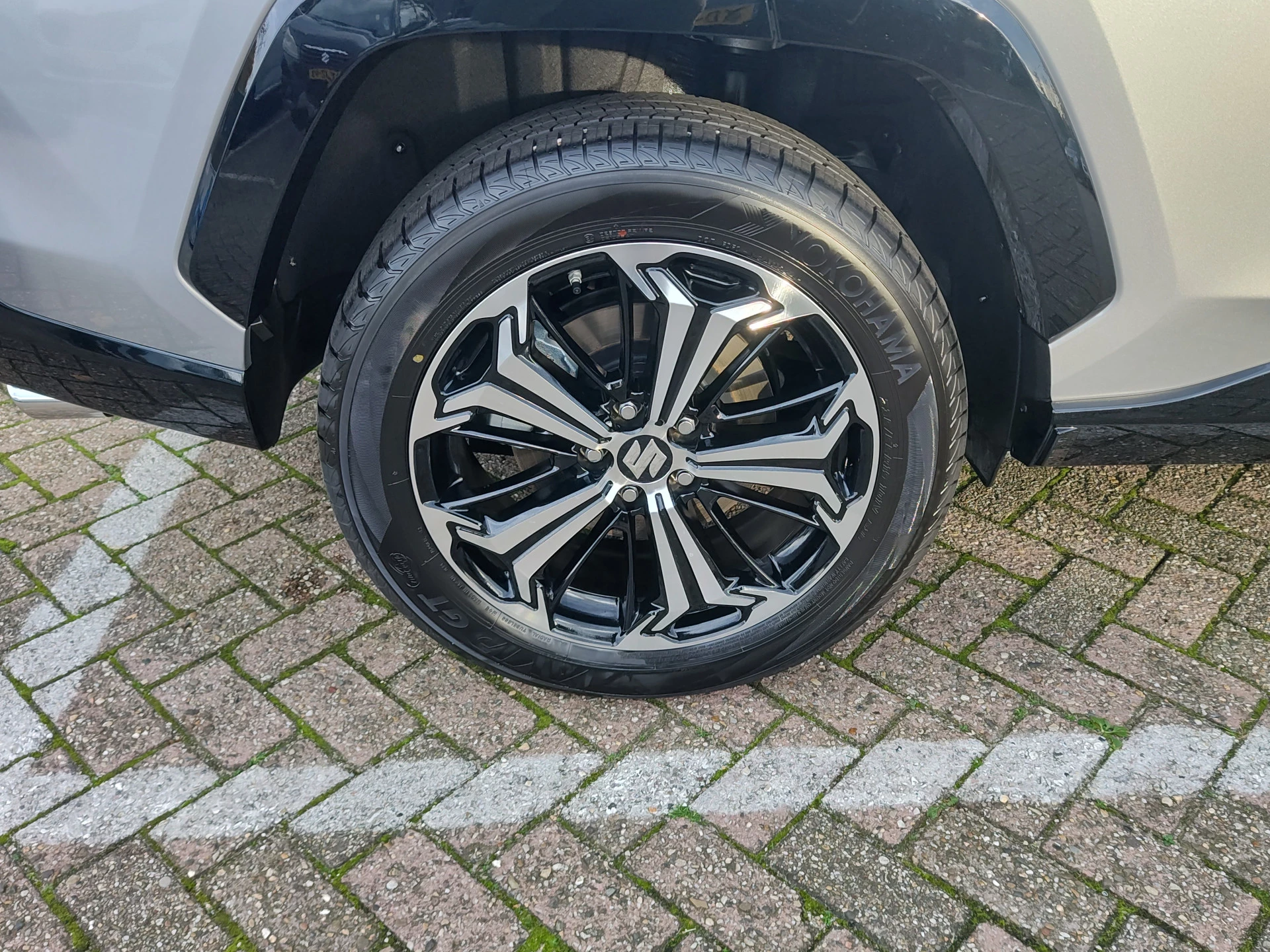 Hoofdafbeelding Suzuki Across