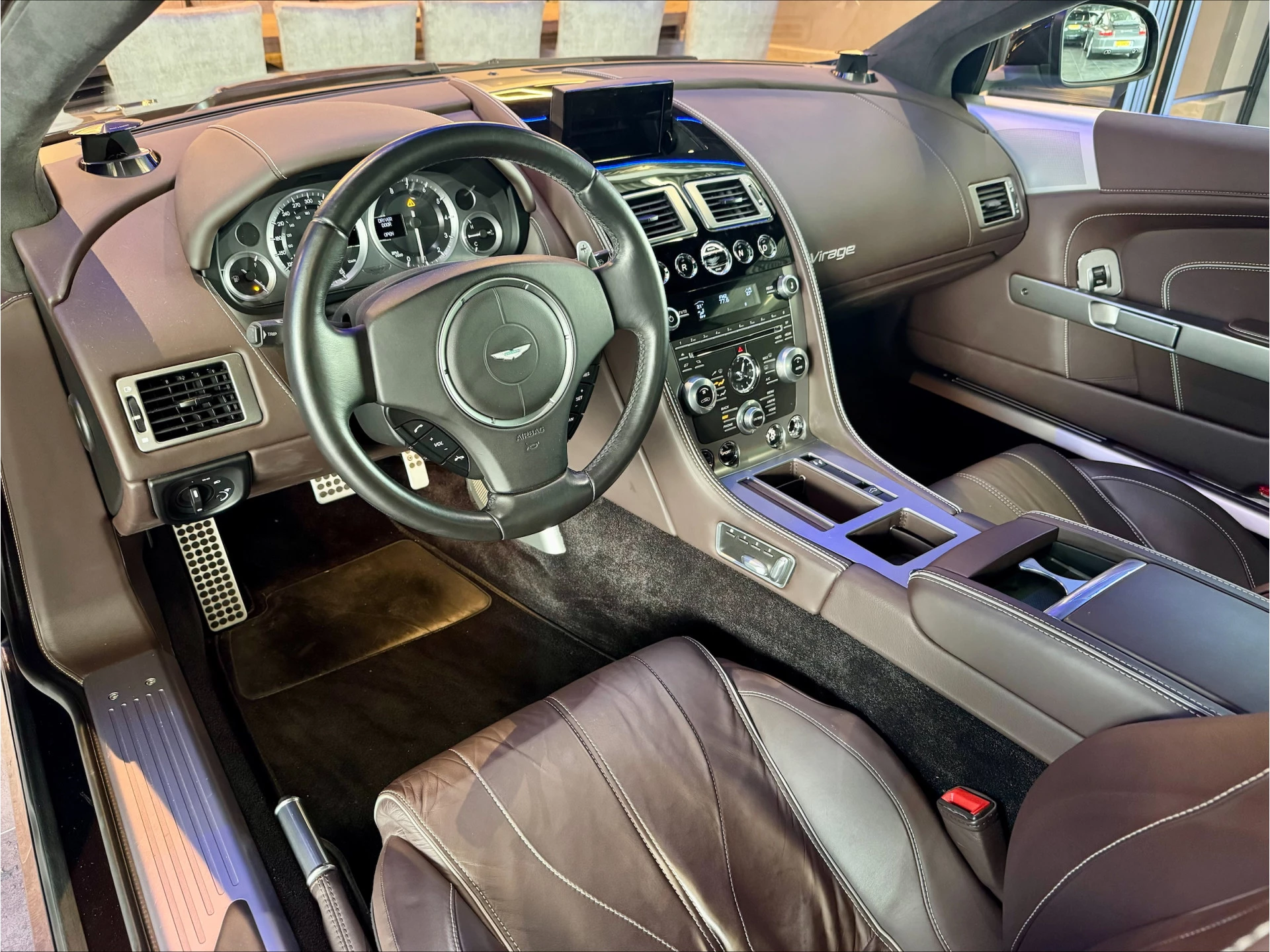 Hoofdafbeelding Aston Martin V12 Virage