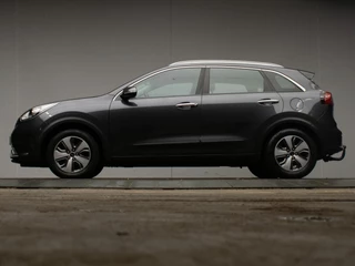 Kia Niro 1.6 GDi Hybrid DynamicLine Sport (NAVI,CAR PLAY,CAMERA,PDC,LED,CRUISE,CLIMATE,TREKHAAK,DAB,SPORTSTOELEN,LM,NETTE STAAT)