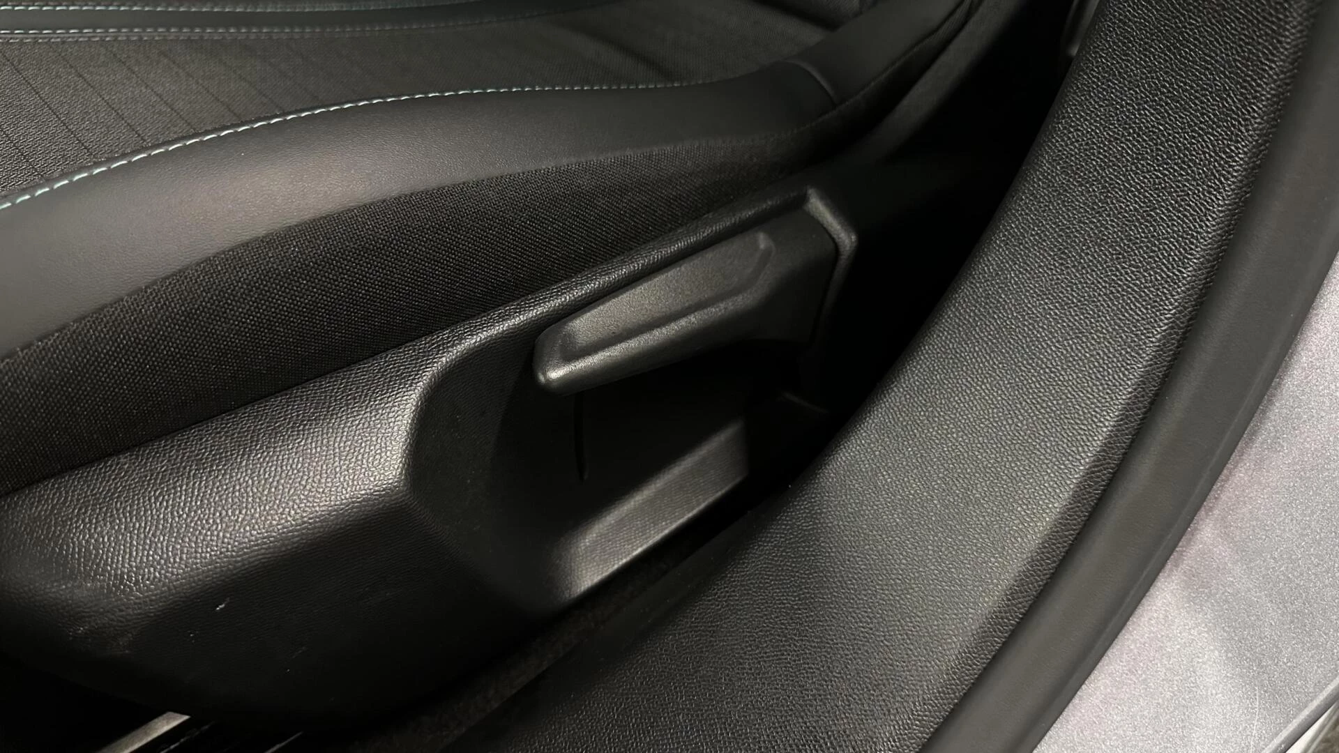 Hoofdafbeelding Peugeot e-2008