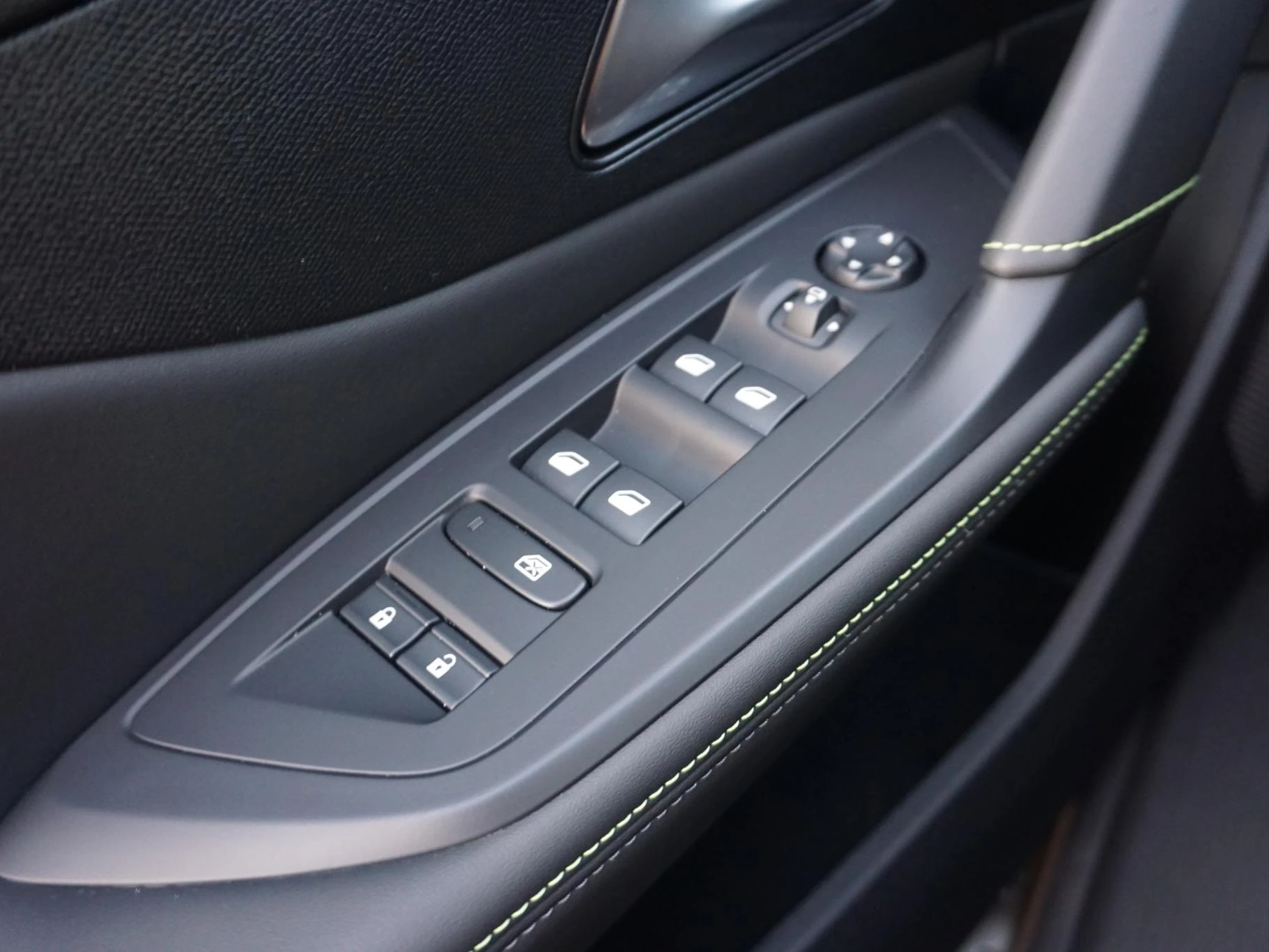 Hoofdafbeelding Peugeot e-308