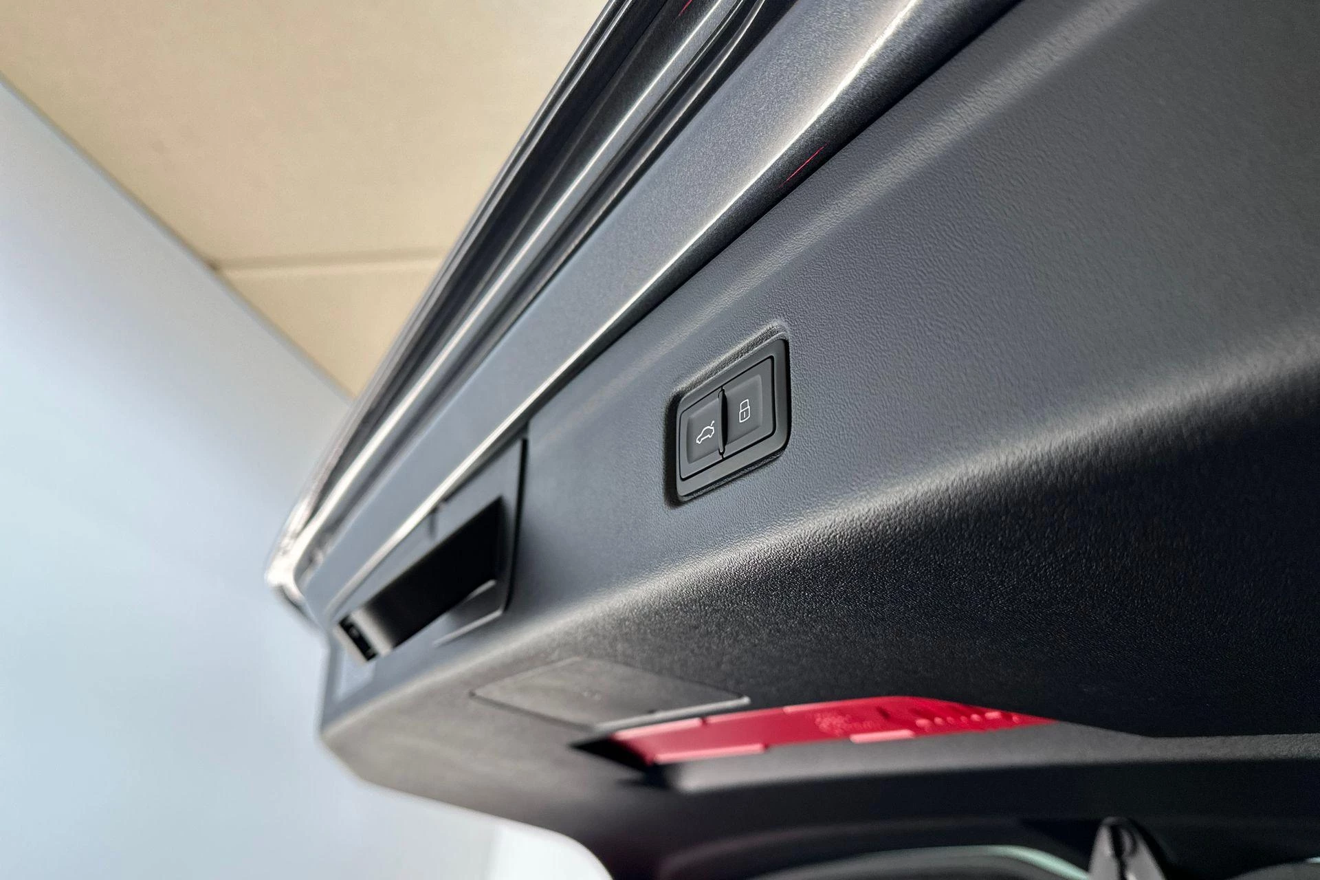 Hoofdafbeelding Audi A6 Avant e-tron