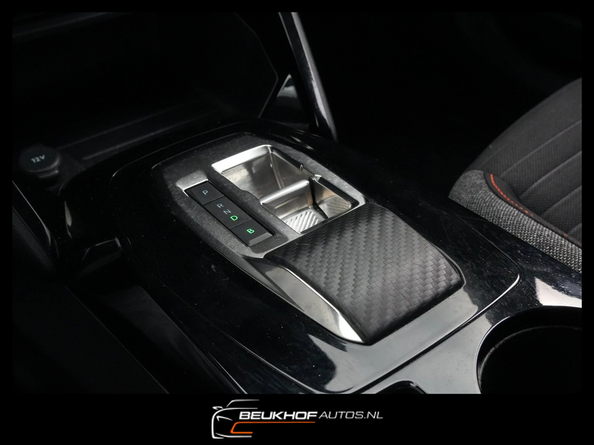 Hoofdafbeelding Peugeot e-2008