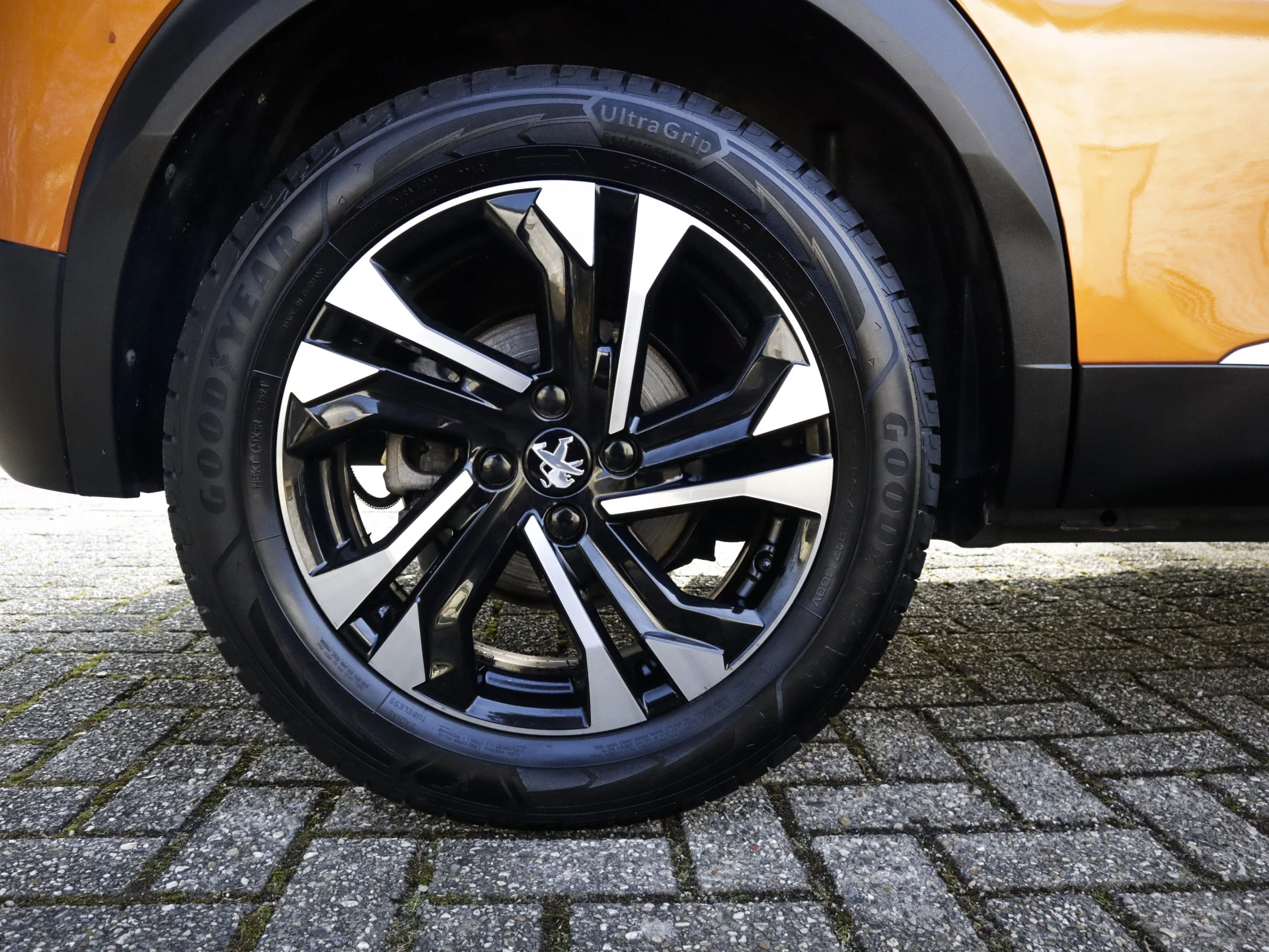 Hoofdafbeelding Peugeot e-2008