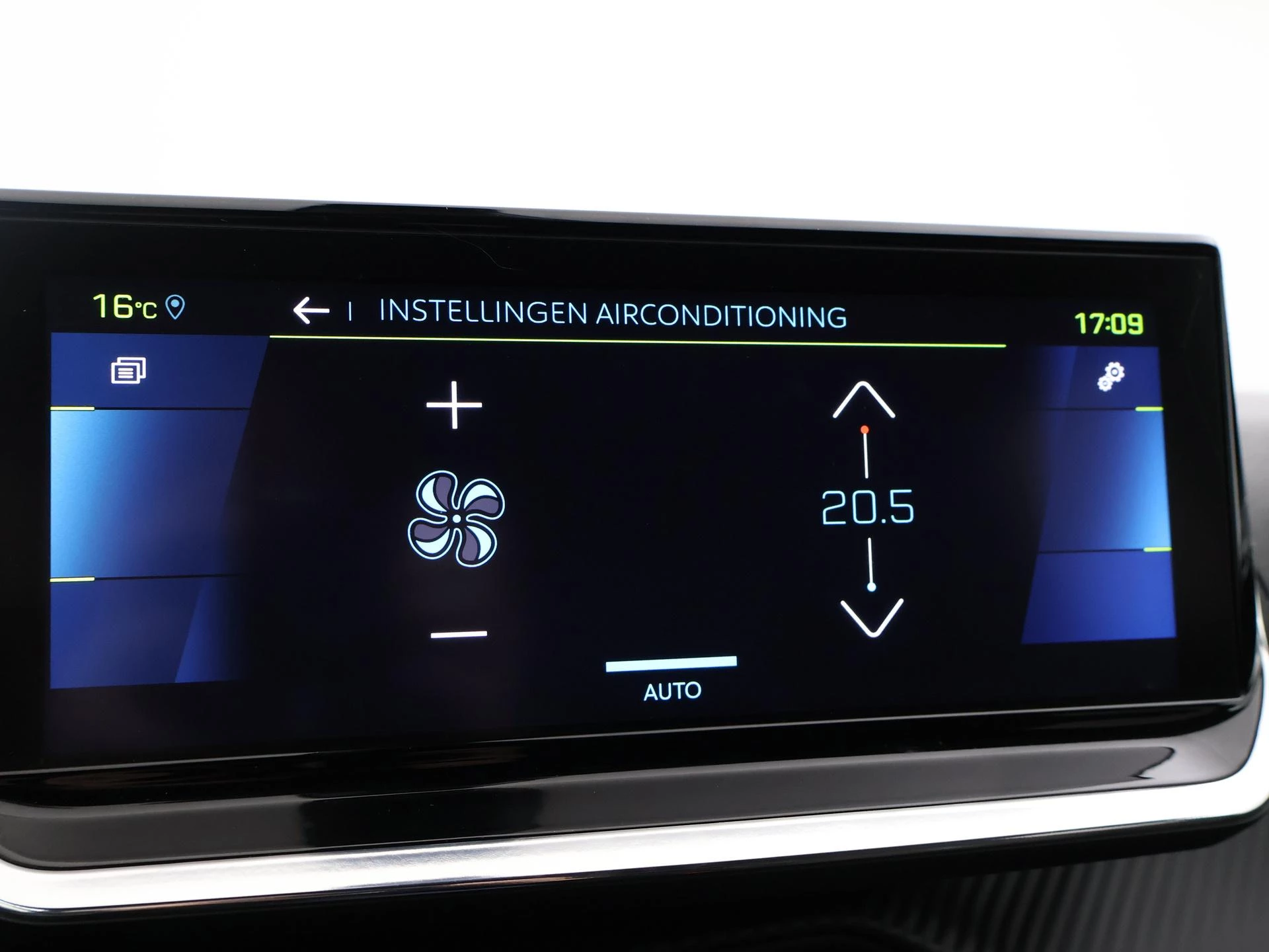 Hoofdafbeelding Peugeot e-2008