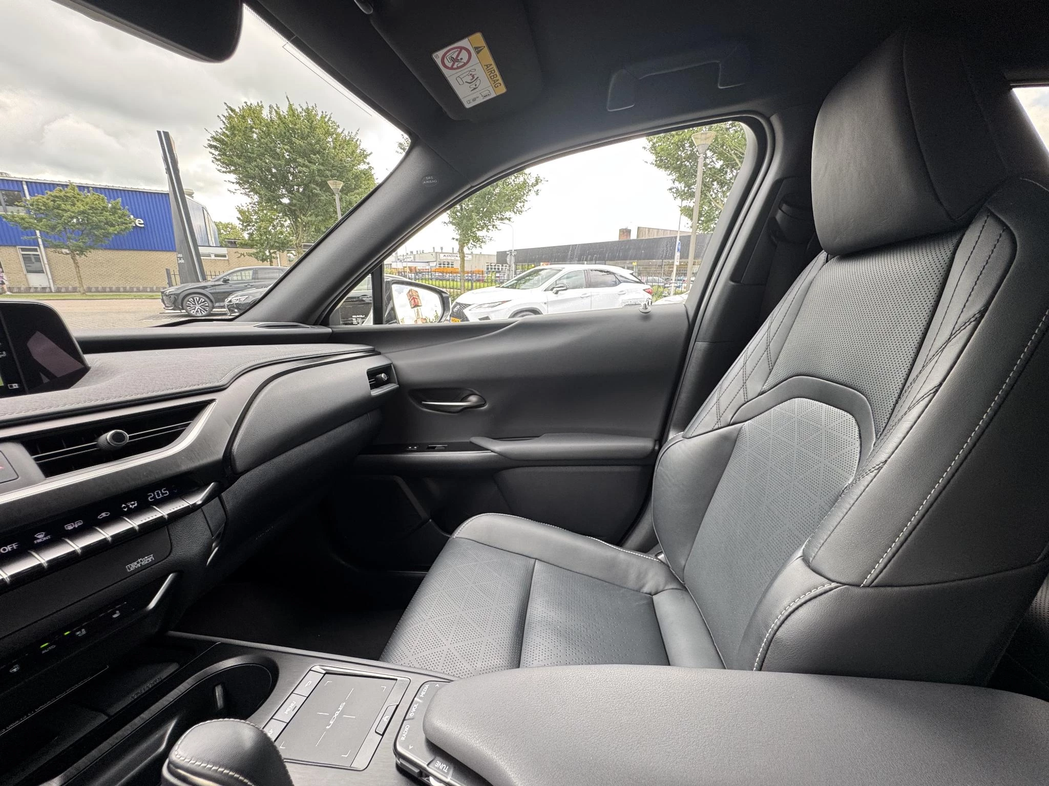 Hoofdafbeelding Lexus UX