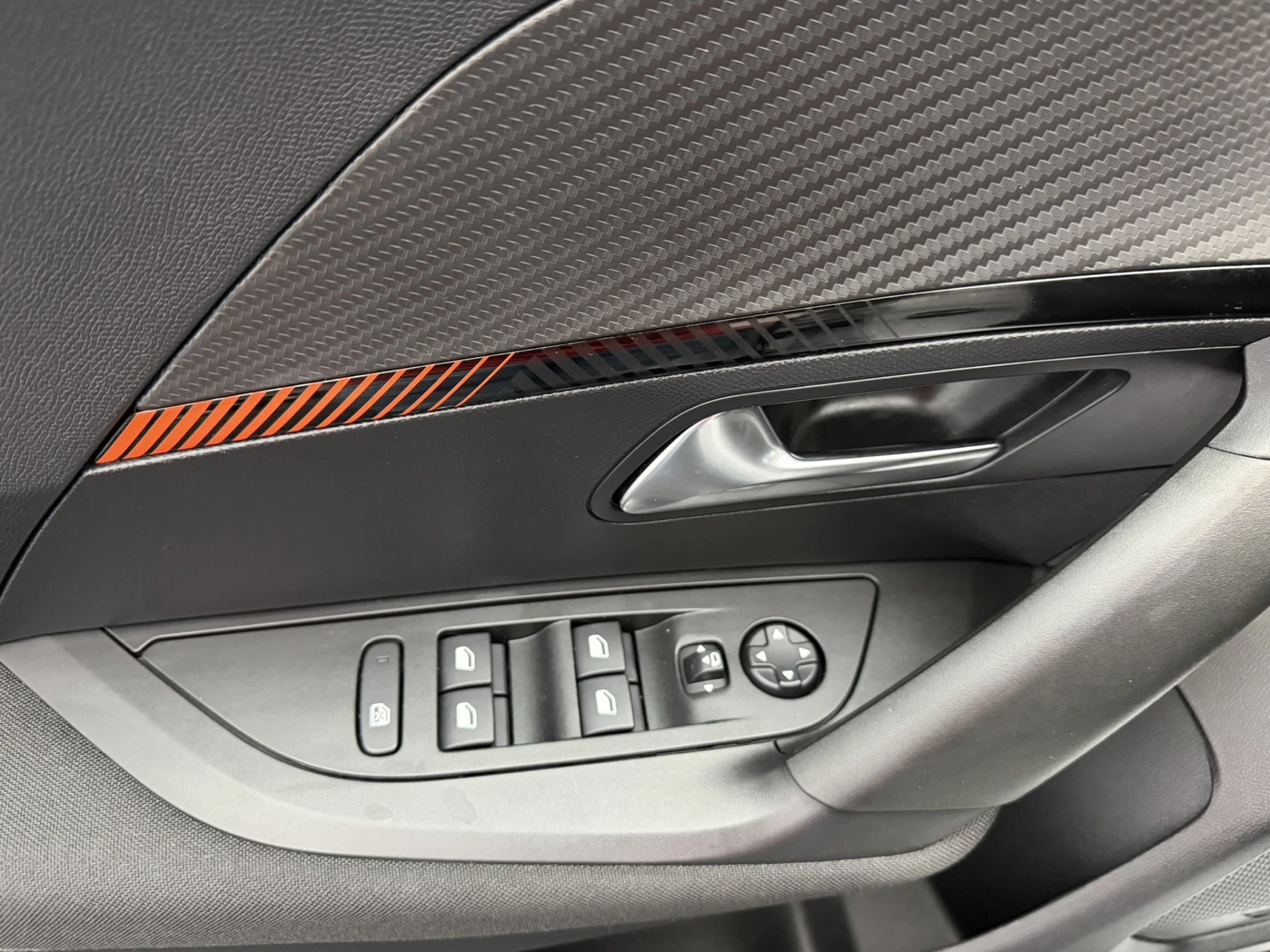 Hoofdafbeelding Peugeot e-2008