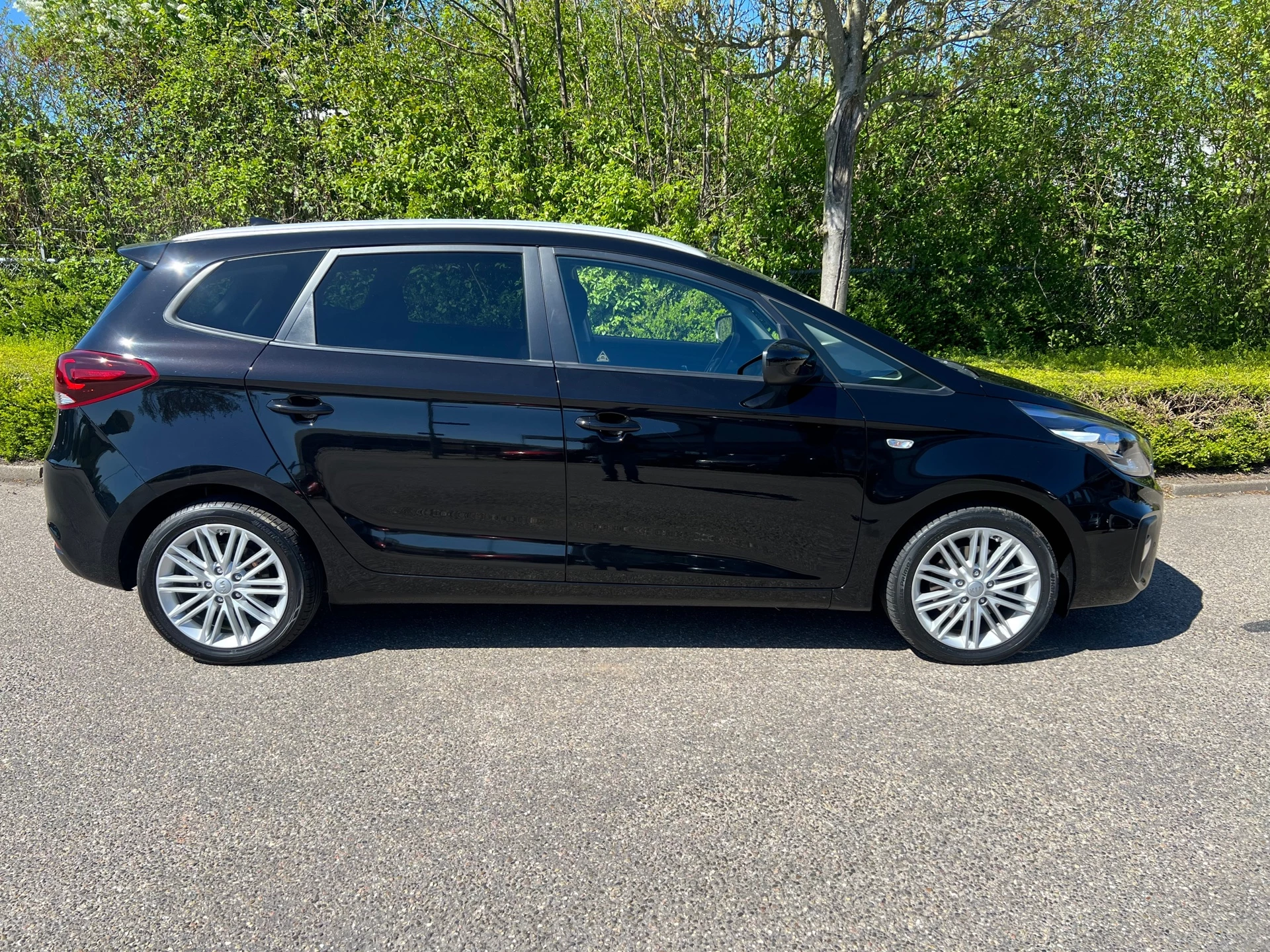 Hoofdafbeelding Kia Carens