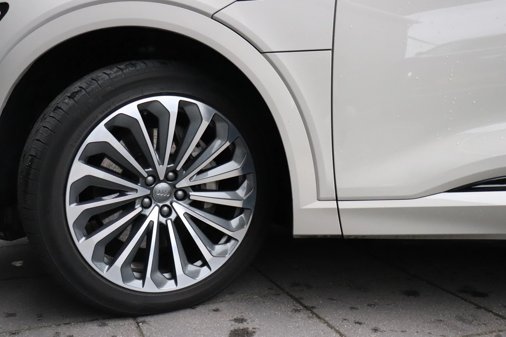 Hoofdafbeelding Audi e-tron
