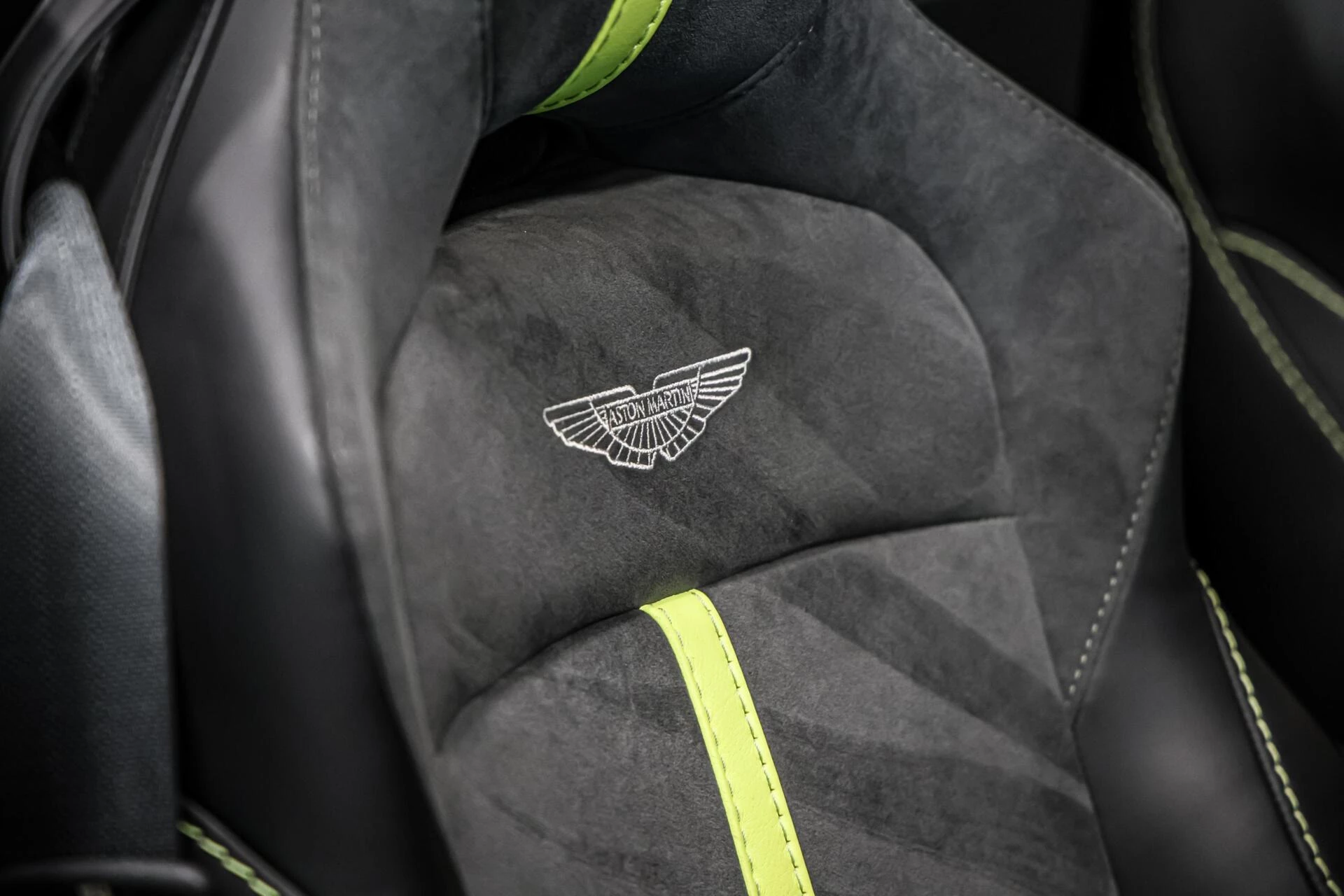 Hoofdafbeelding Aston Martin V8 Vantage