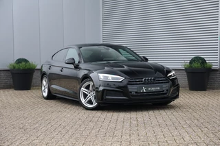 Hoofdafbeelding Audi A5 Audi A5 Sportback 35 TFSI 3X S-Line NAP|Virtual|Trekhaak|Zwart optiek