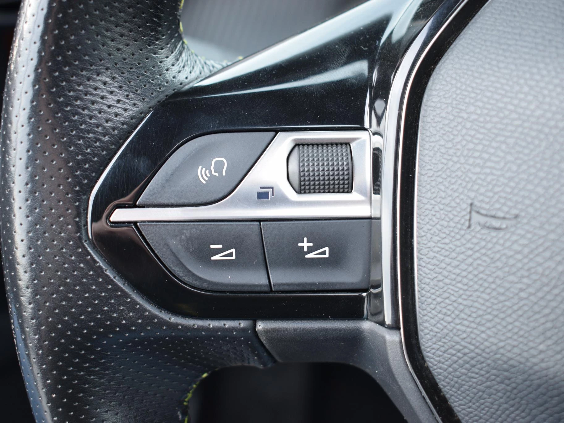 Hoofdafbeelding Peugeot e-2008