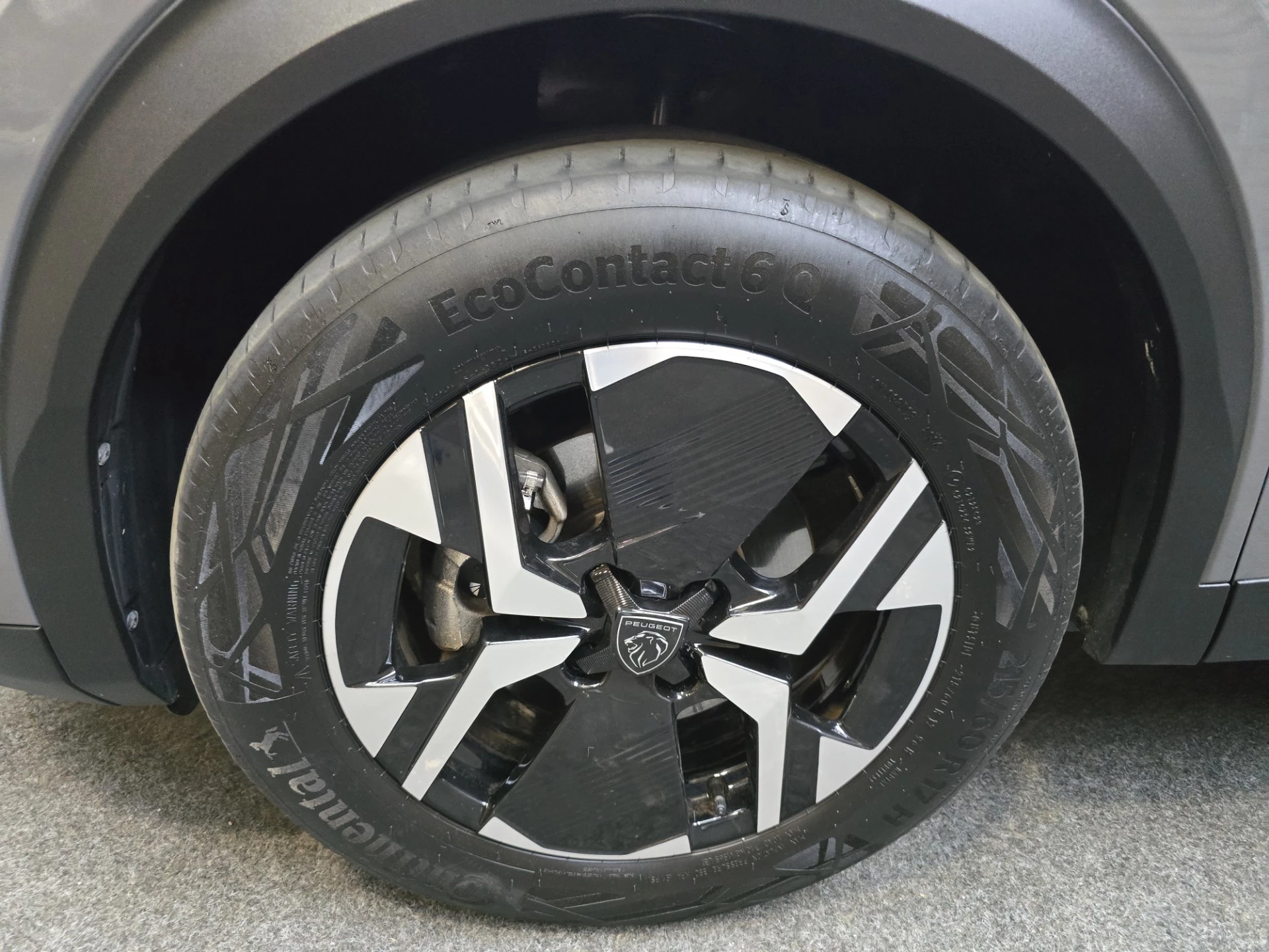 Hoofdafbeelding Peugeot e-2008