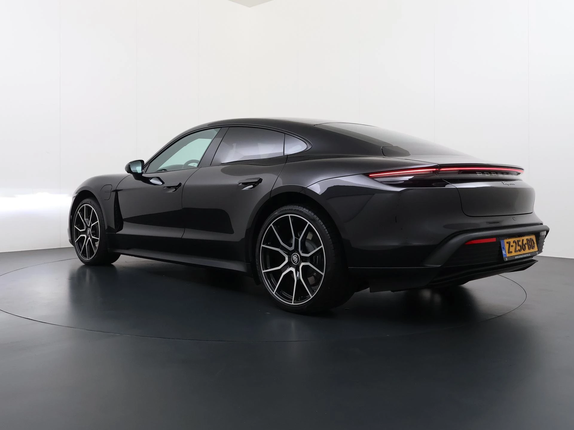 Hoofdafbeelding Porsche Taycan