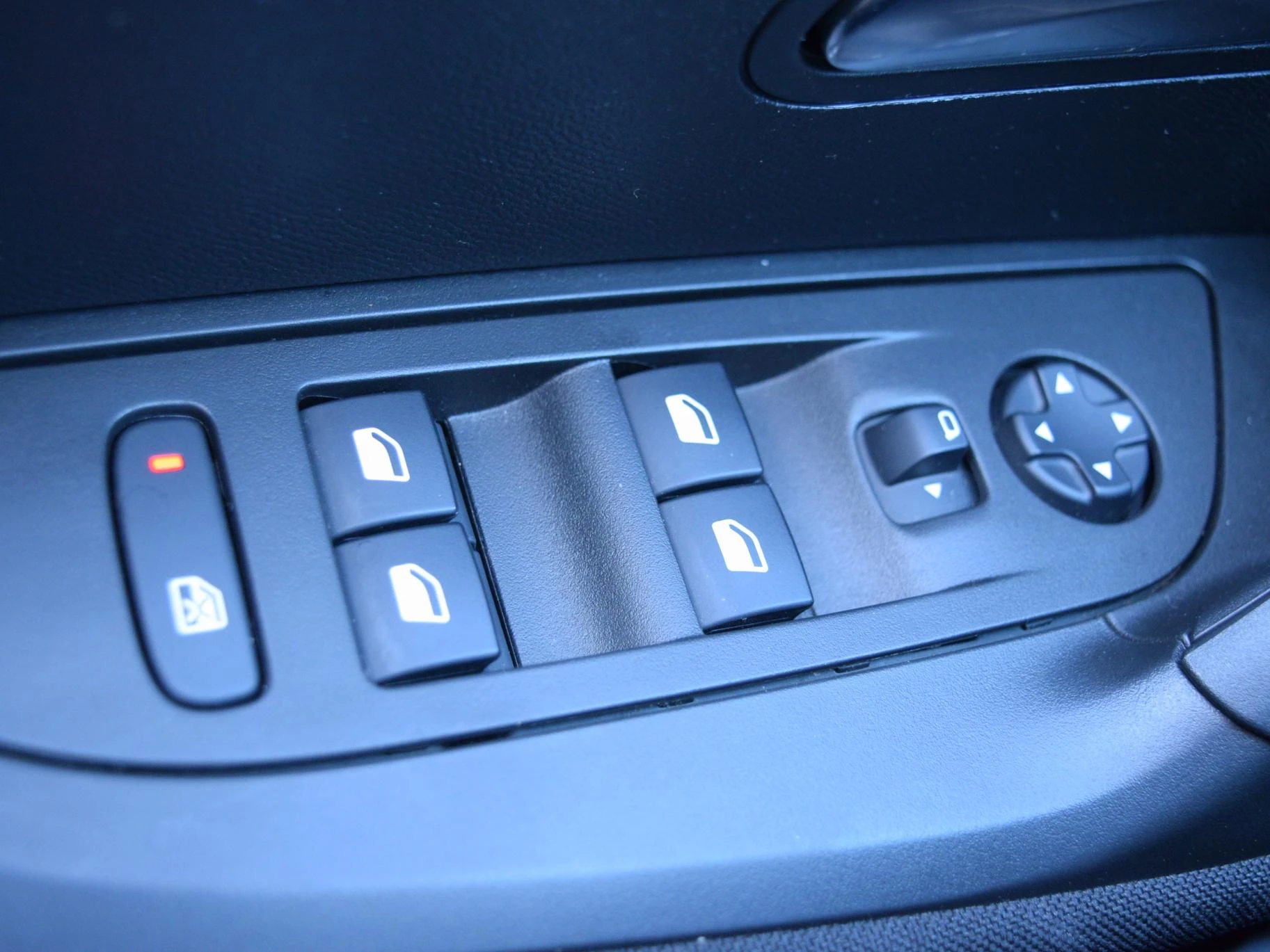 Hoofdafbeelding Peugeot e-2008