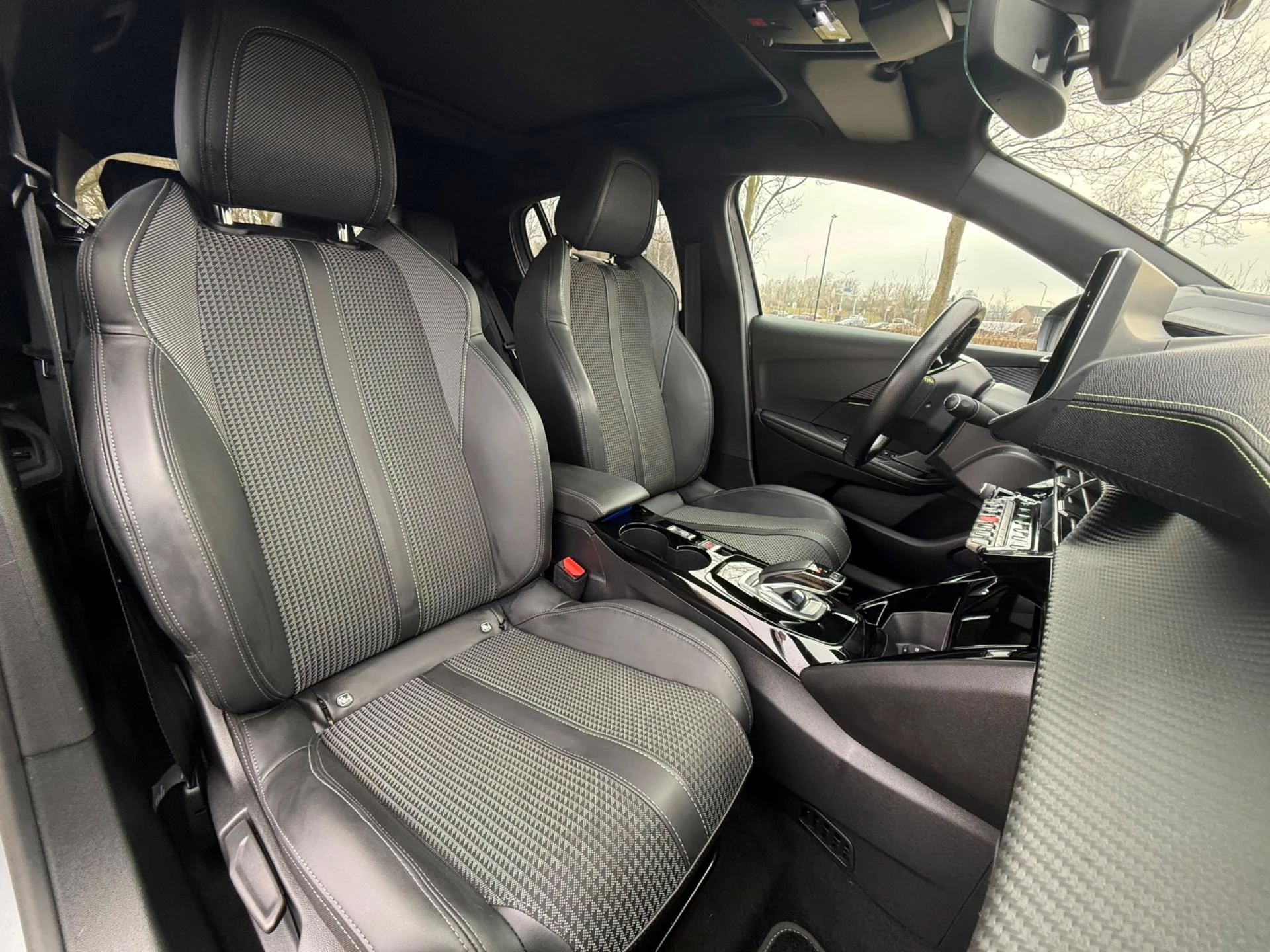 Hoofdafbeelding Peugeot e-208