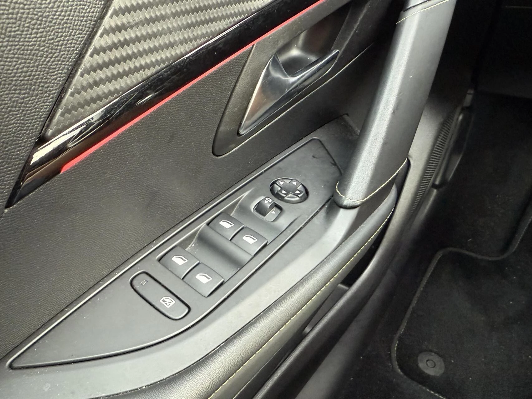 Hoofdafbeelding Peugeot e-208