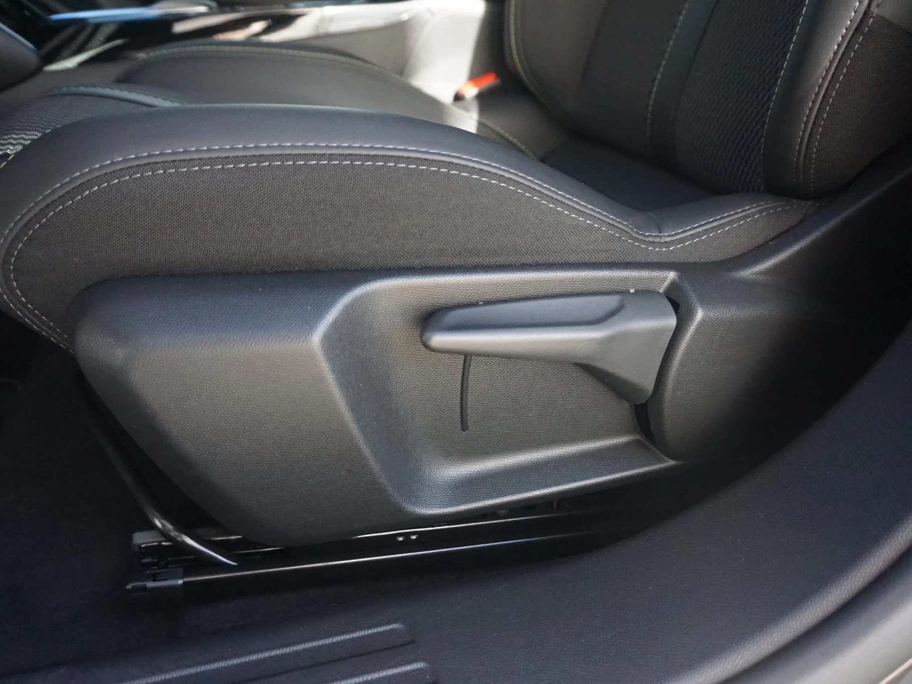 Hoofdafbeelding Peugeot e-2008