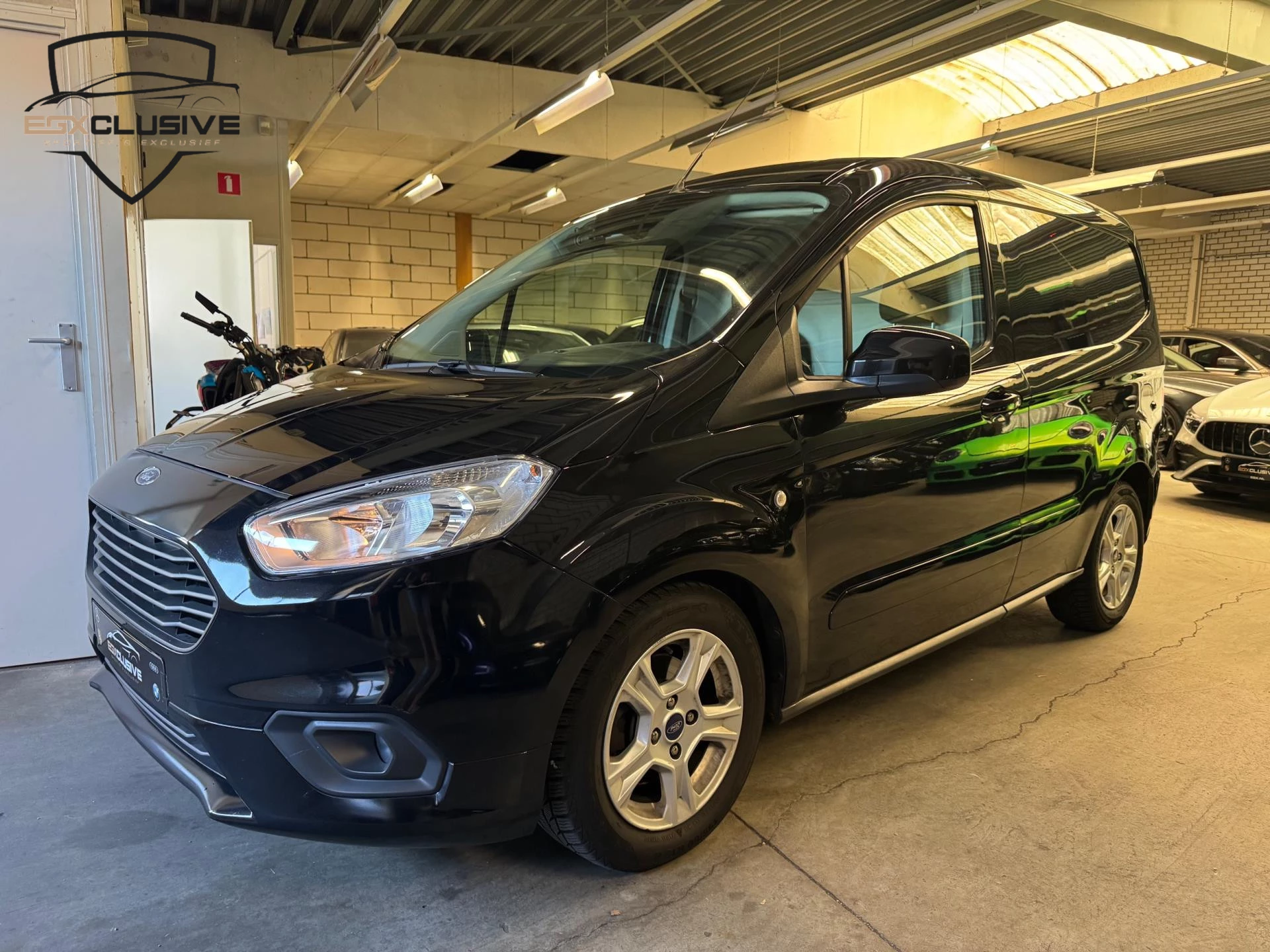 Hoofdafbeelding Ford Transit Courier