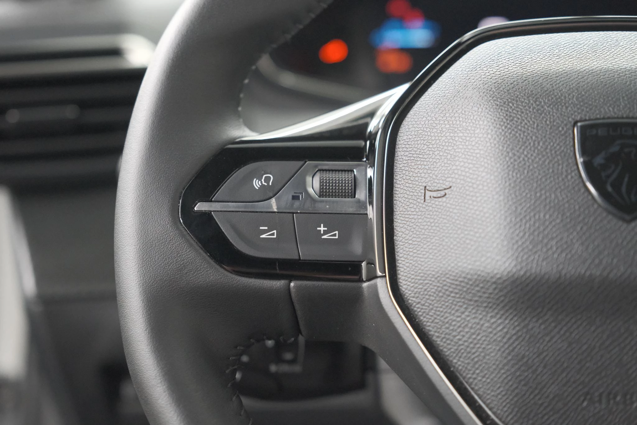 Hoofdafbeelding Peugeot e-2008