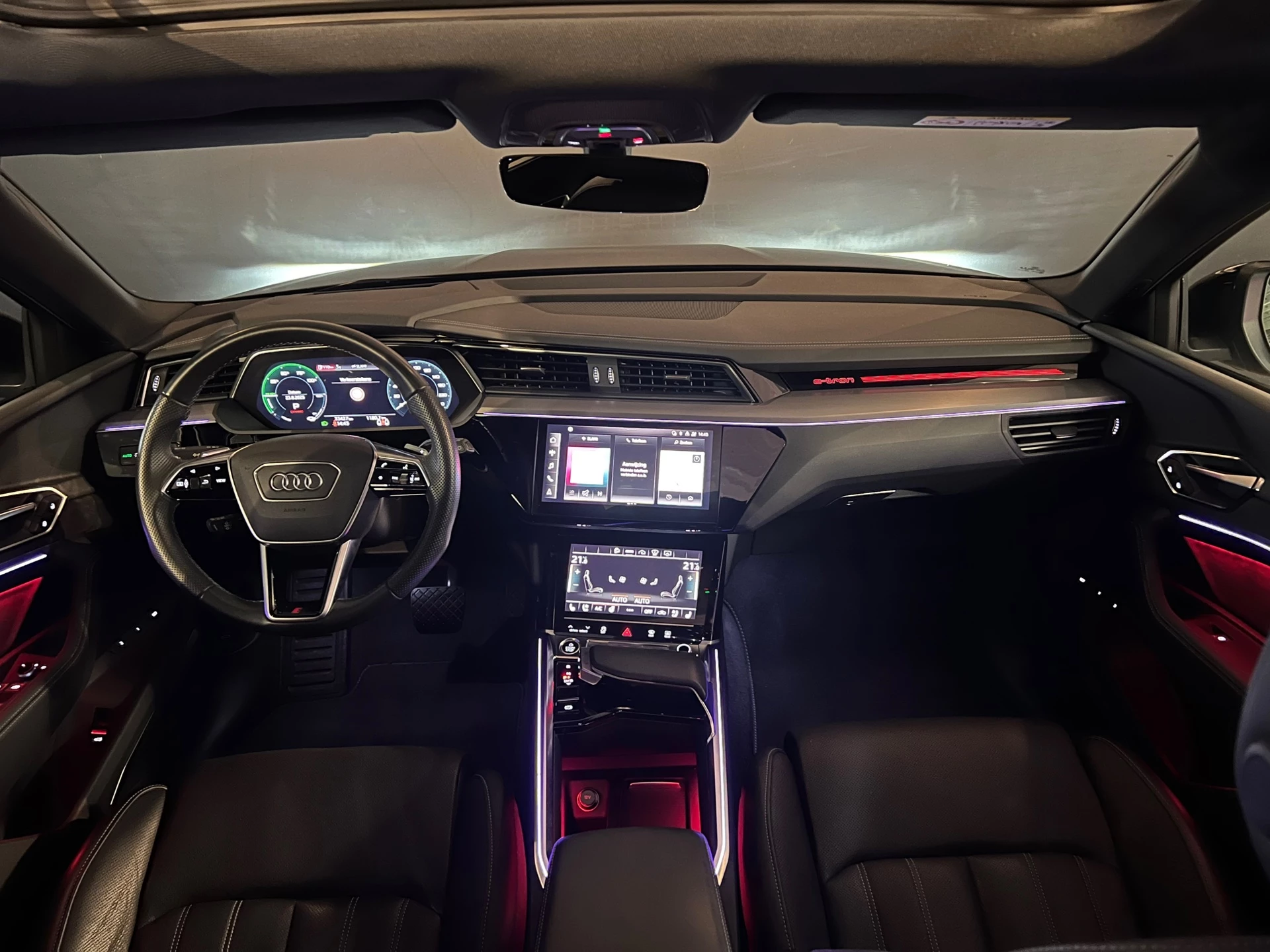 Hoofdafbeelding Audi e-tron