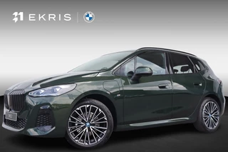 BMW 2 Serie Active Tourer 225e xDrive | M Sportpakket / Trekhaak / Driving Assistant Professional / Head-up / Rondomzicht camera / Elektrische Stoelen met Memory & Massafunctie / Harman Kardon / 19 Inch