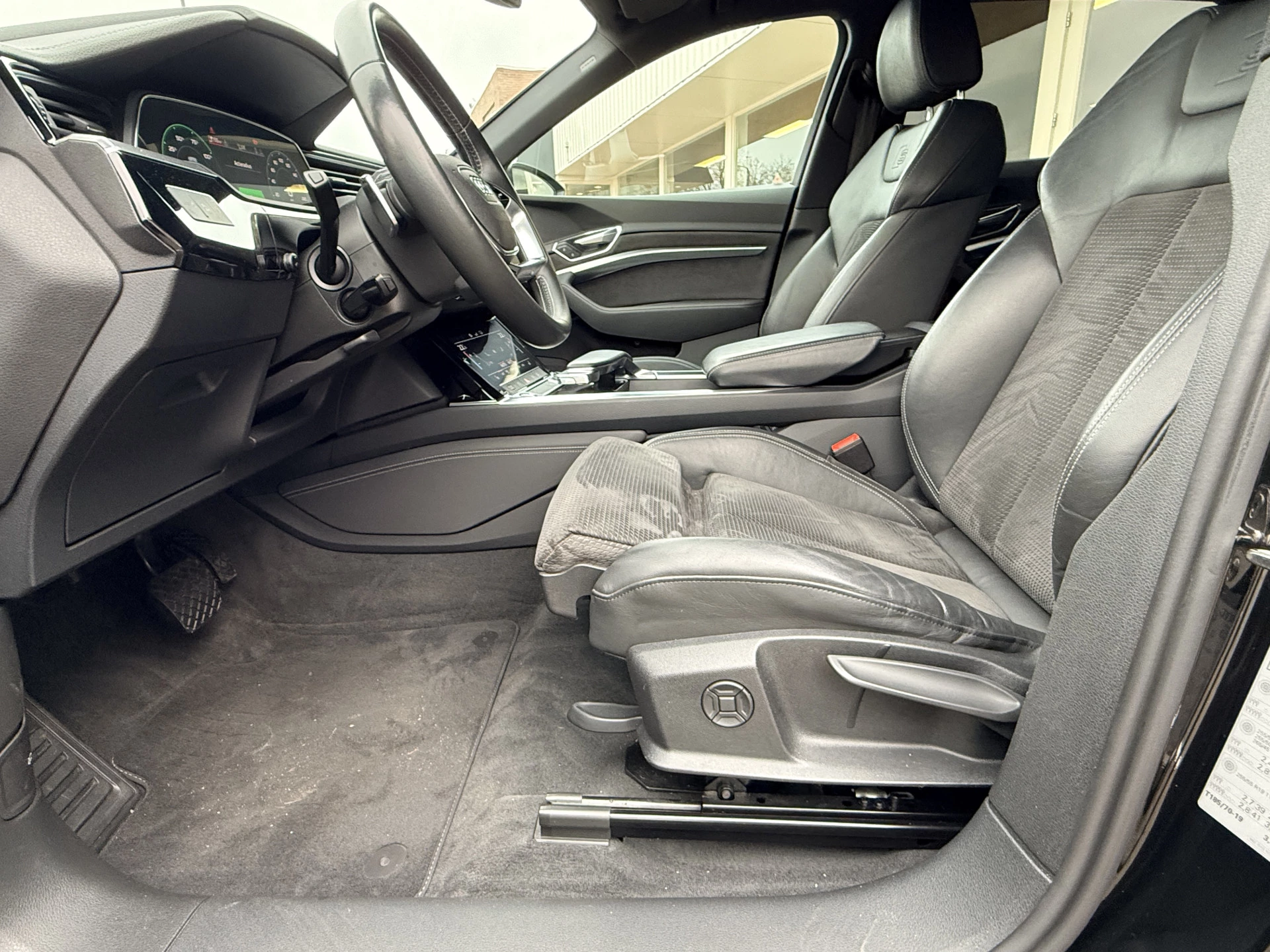 Hoofdafbeelding Audi e-tron