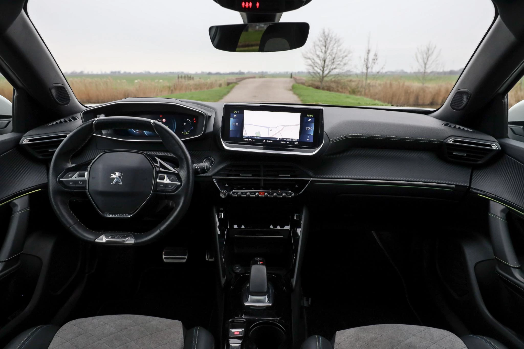 Hoofdafbeelding Peugeot e-2008