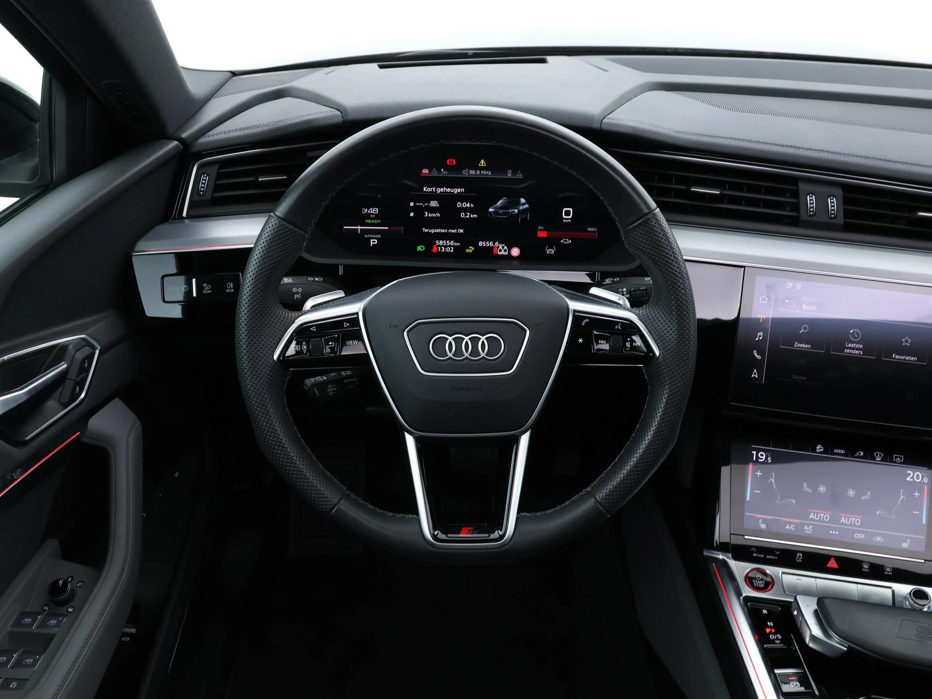 Hoofdafbeelding Audi e-tron