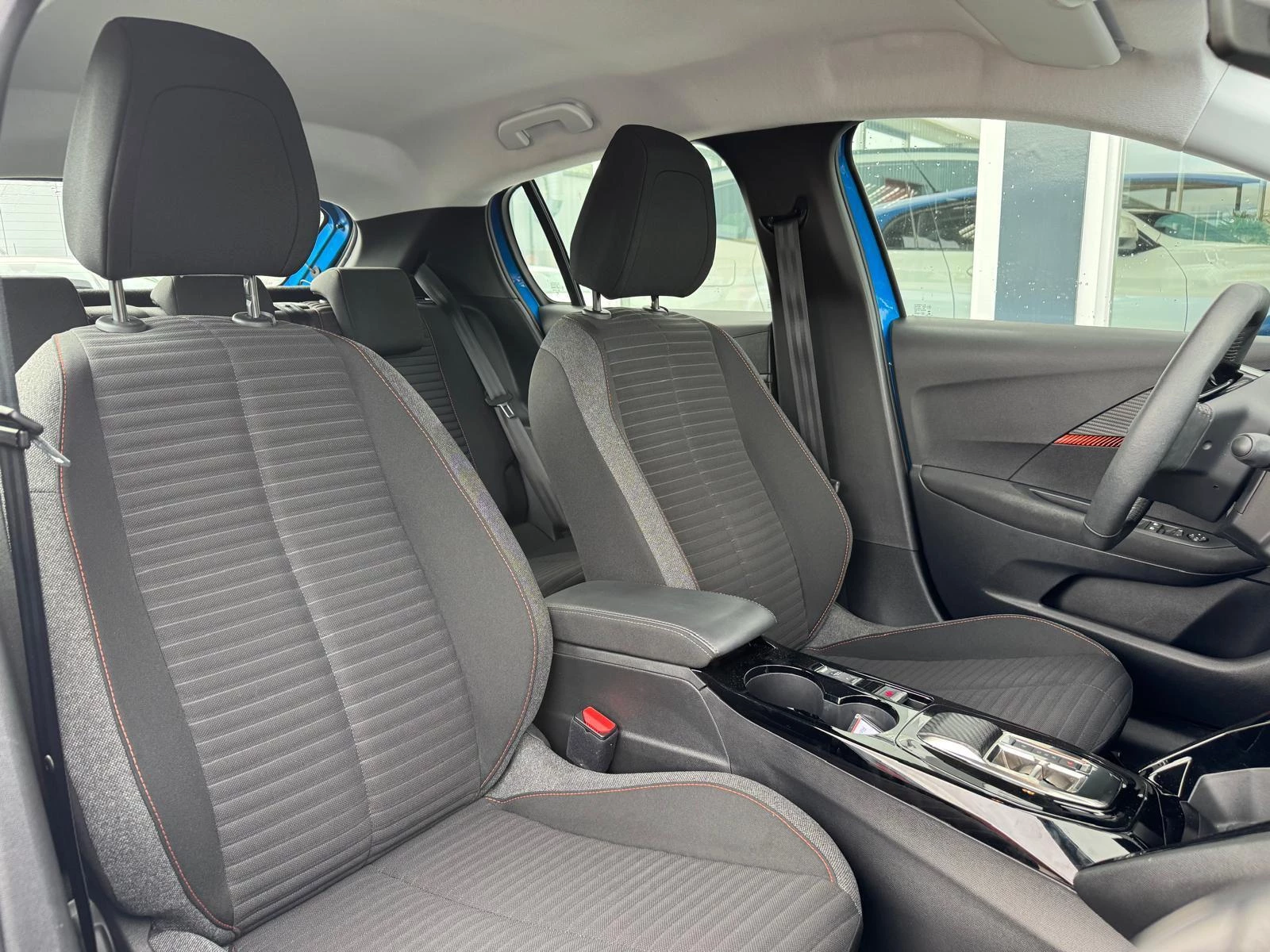 Hoofdafbeelding Peugeot e-208