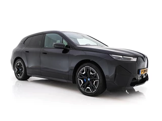 BMW iX xDrive40 High Executive 77 kWh [ 3-Fase 11kW ] {SOH-99%} (INCL-BTW) *PANO | LEATHER | TOPVIEW | FULL-LED | MEMORY-PACK | HARMAN/KARDON | BLINDSPOT | WIDESCREEN-COCKPIT | HEATED-COMFORTSEATS | DAB |  HEAD-UP | SOFT-CLOSE | AMBIENTLIGHT | TOWBAR | 22
